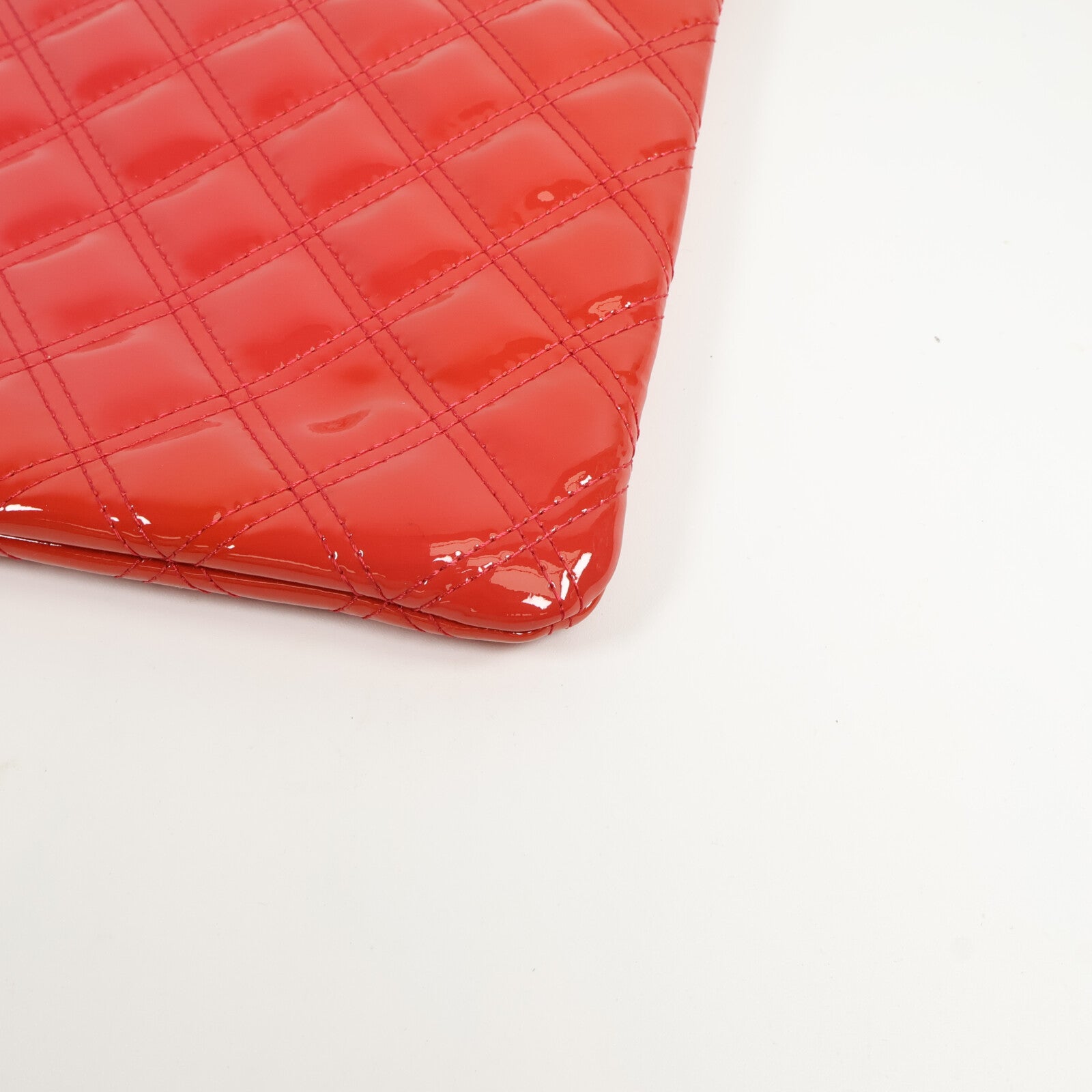 CHANEL 漆皮皮革Matelasse O-Case Clutch手拿包