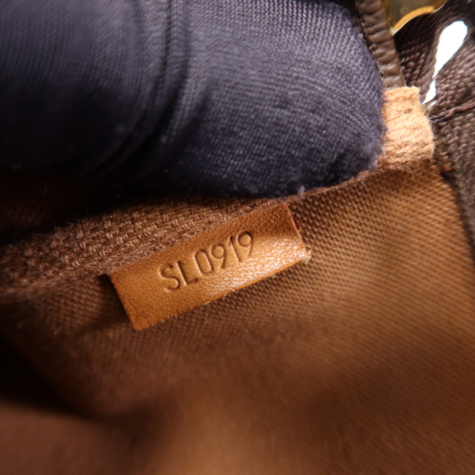 LOUIS VUITTON Monogram Pochette Accessoires金扣手挽袋