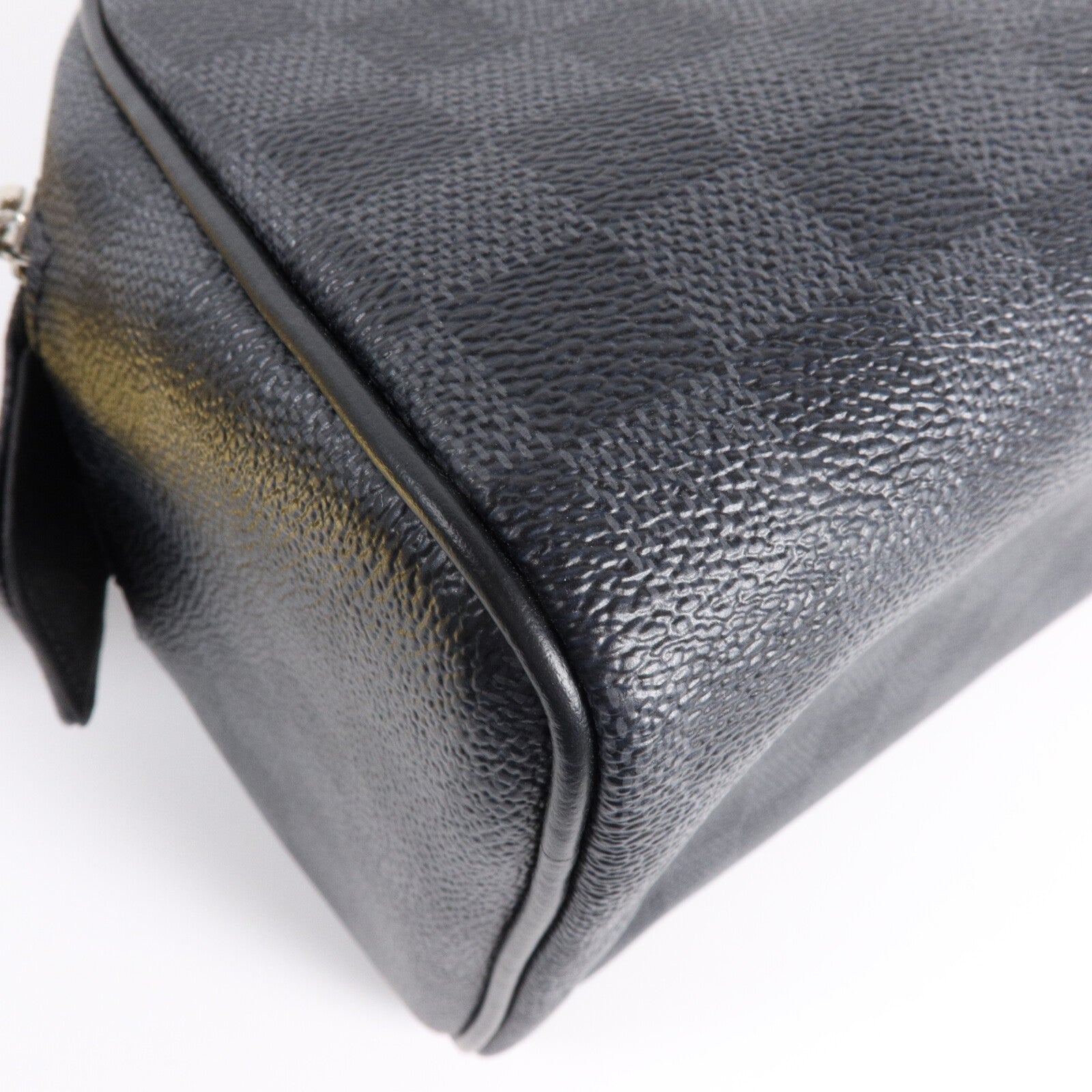 LOUIS VUITTON Damier Graphite Dopp Kit Toilet Pouch手拿包