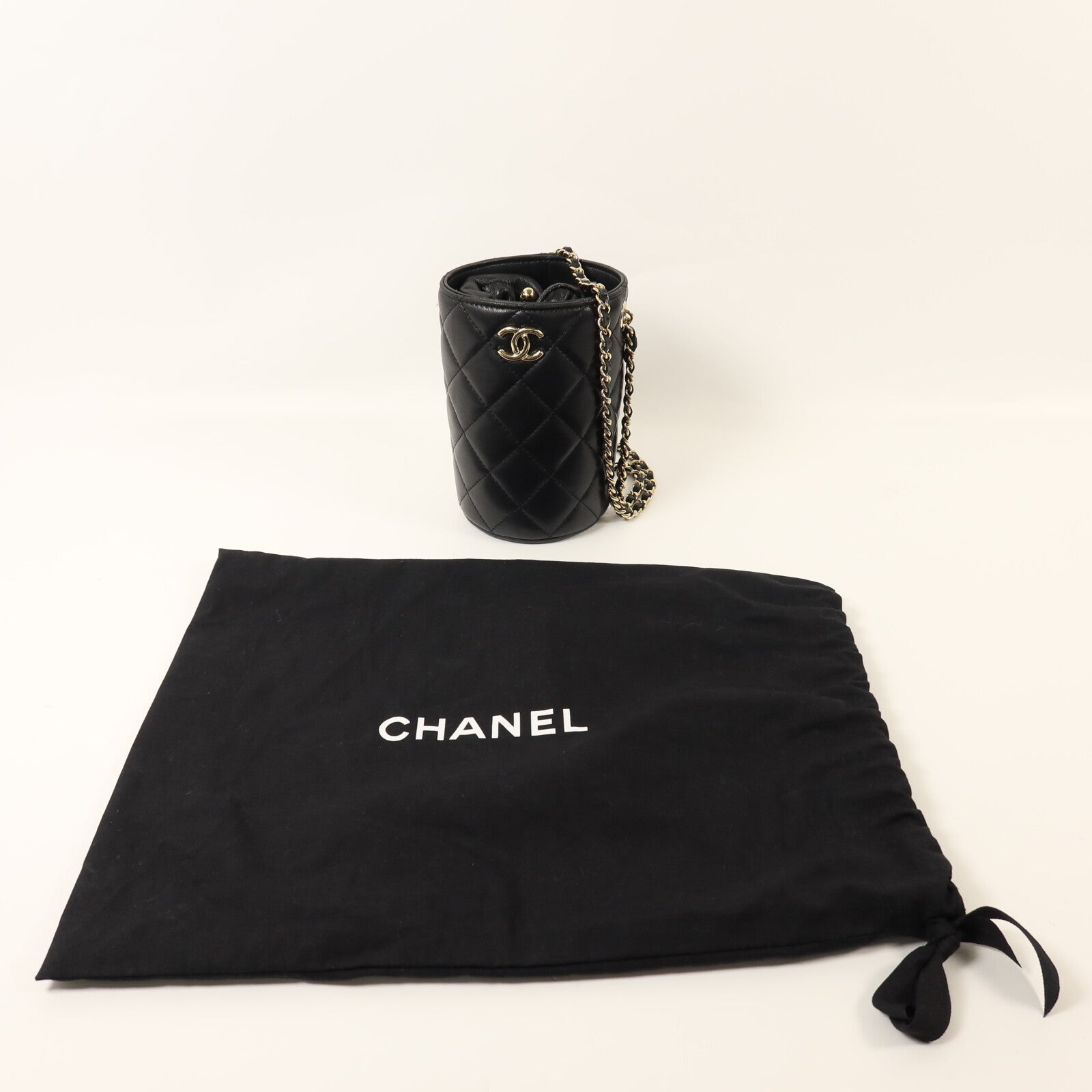 CHANEL 【激減優惠】羊皮皮革Bucket Bag金扣鏈帶肩背袋