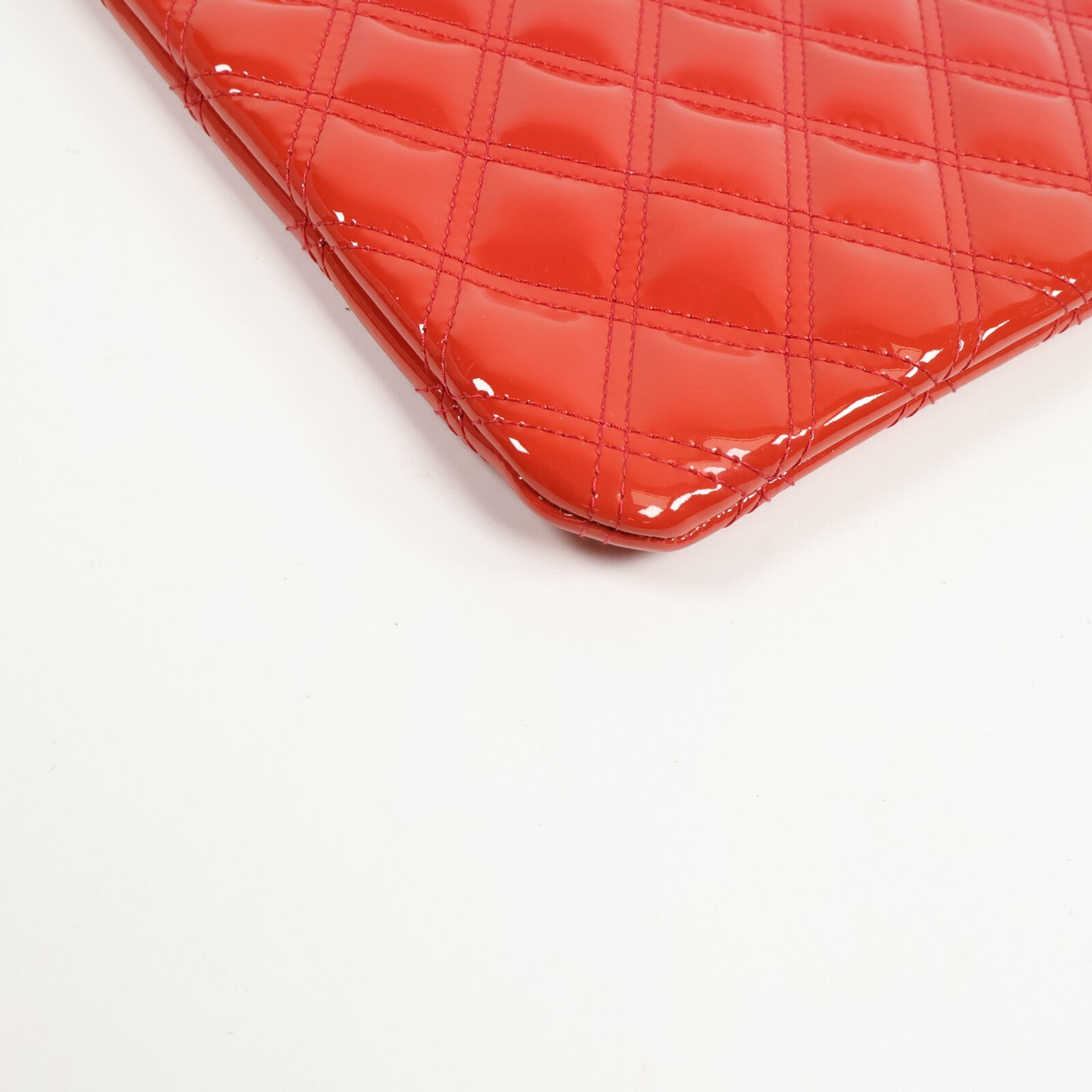CHANEL 漆皮皮革Matelasse O-Case Clutch手拿包