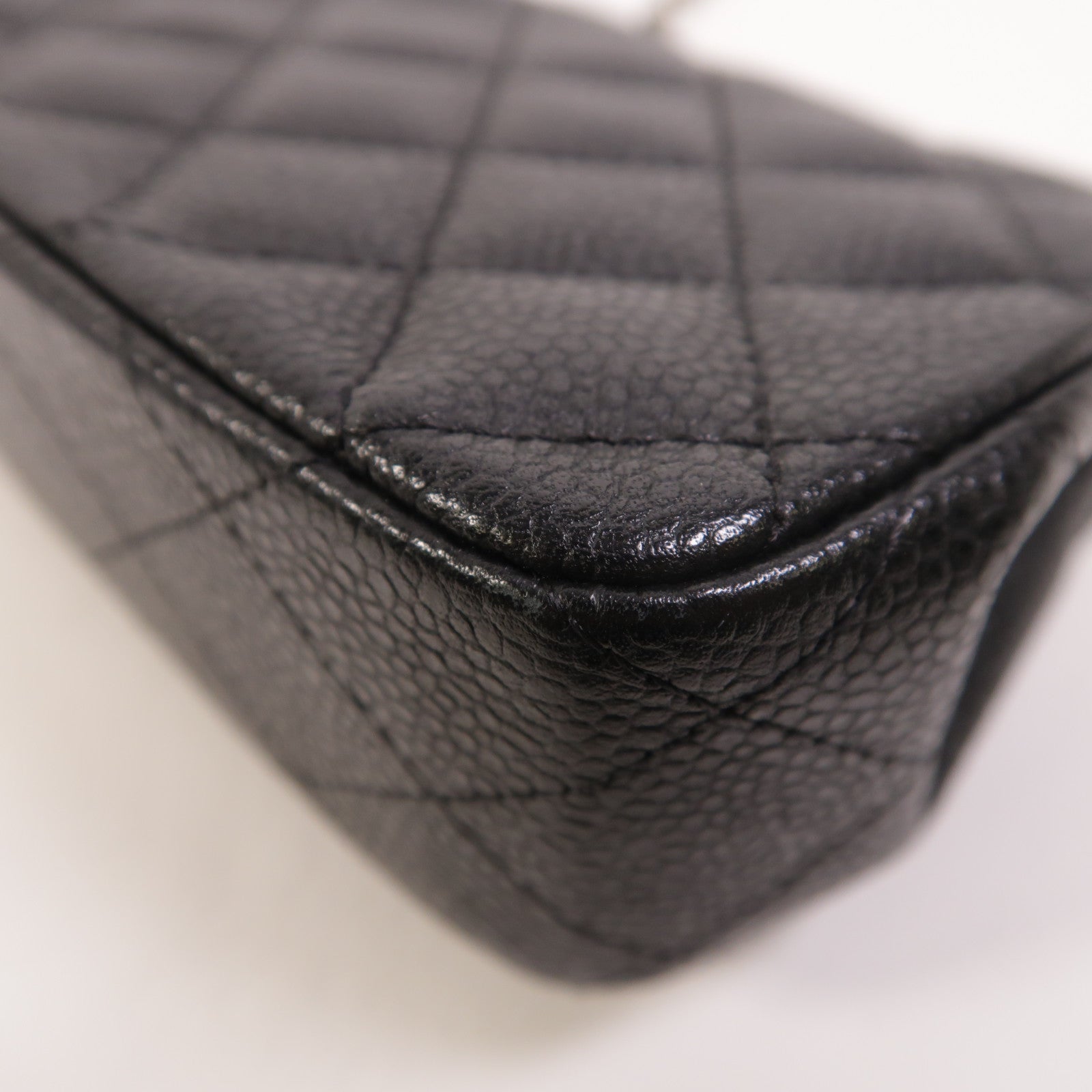 CHANEL 牛皮皮革Classic Extra Mini Flap Bag銀扣鏈帶肩背袋