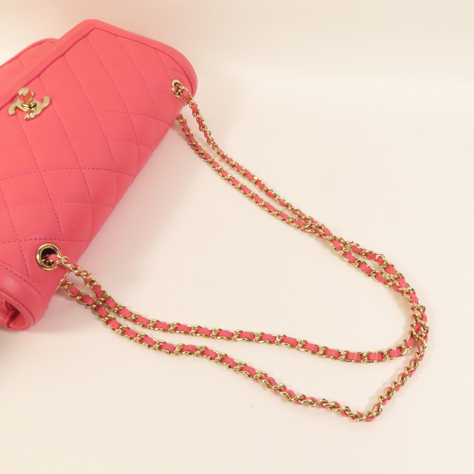 CHANEL 羊皮皮革Qulited Medium金扣肩背袋