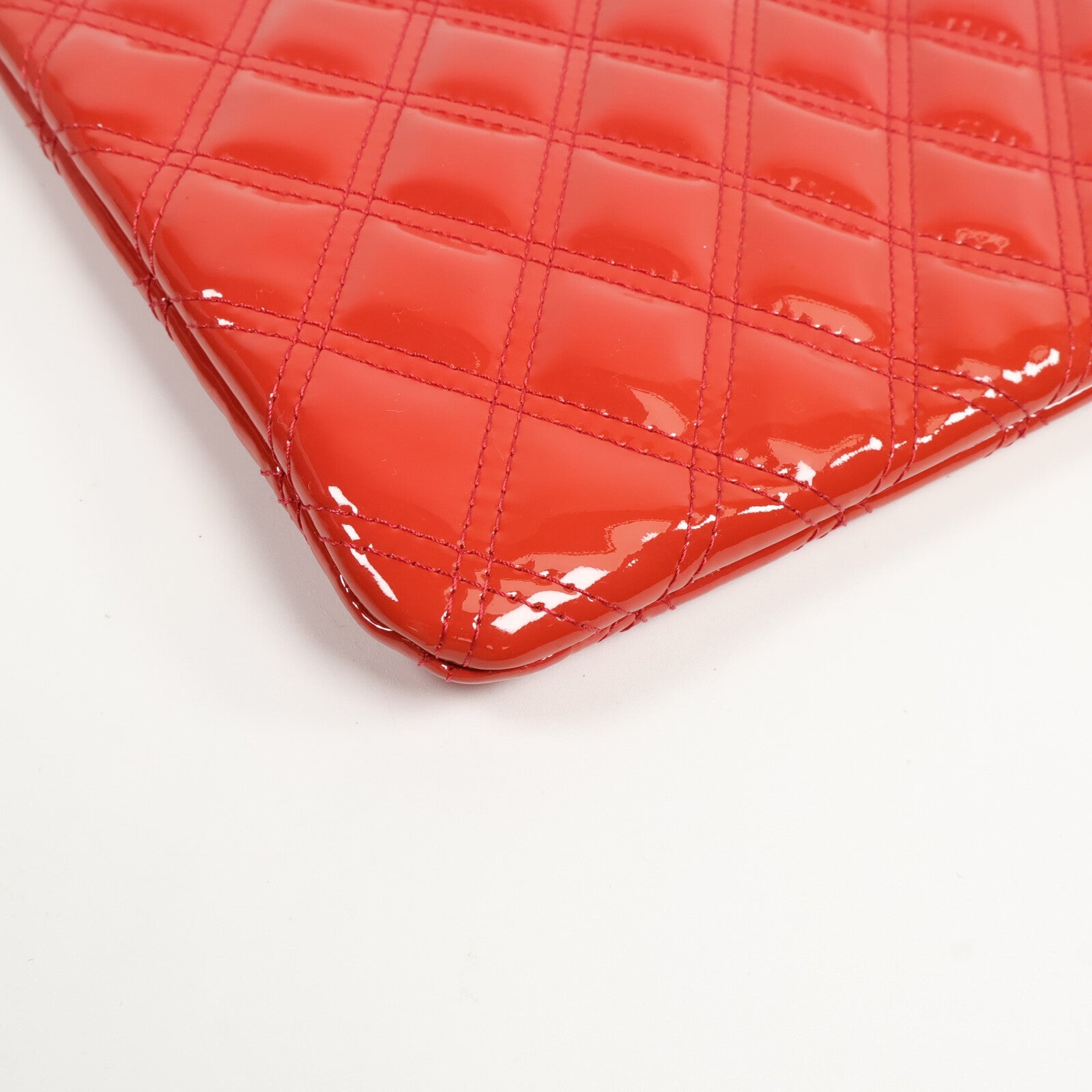 CHANEL 漆皮皮革Matelasse O-Case Clutch手拿包