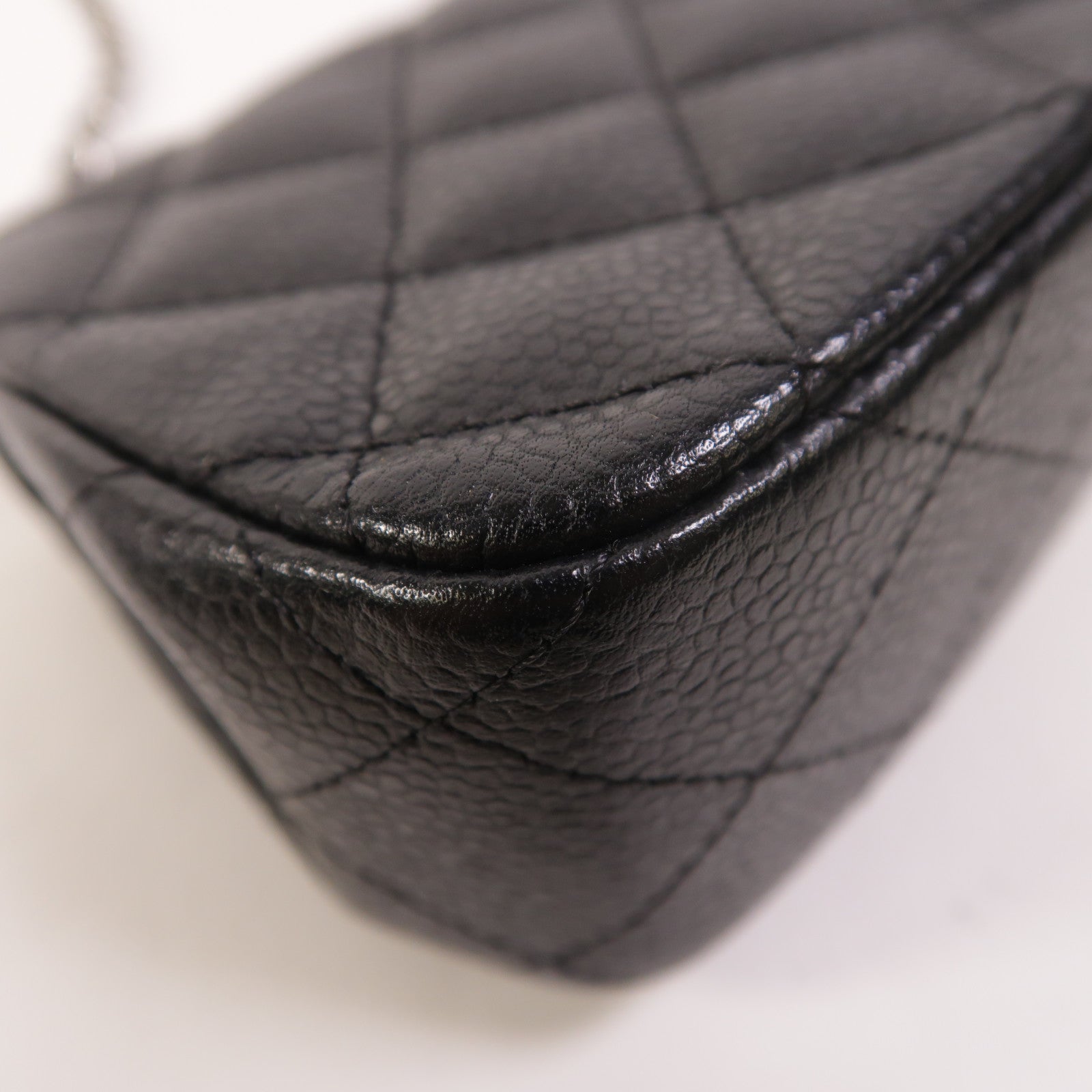 CHANEL 牛皮皮革Classic Extra Mini Flap Bag銀扣鏈帶肩背袋