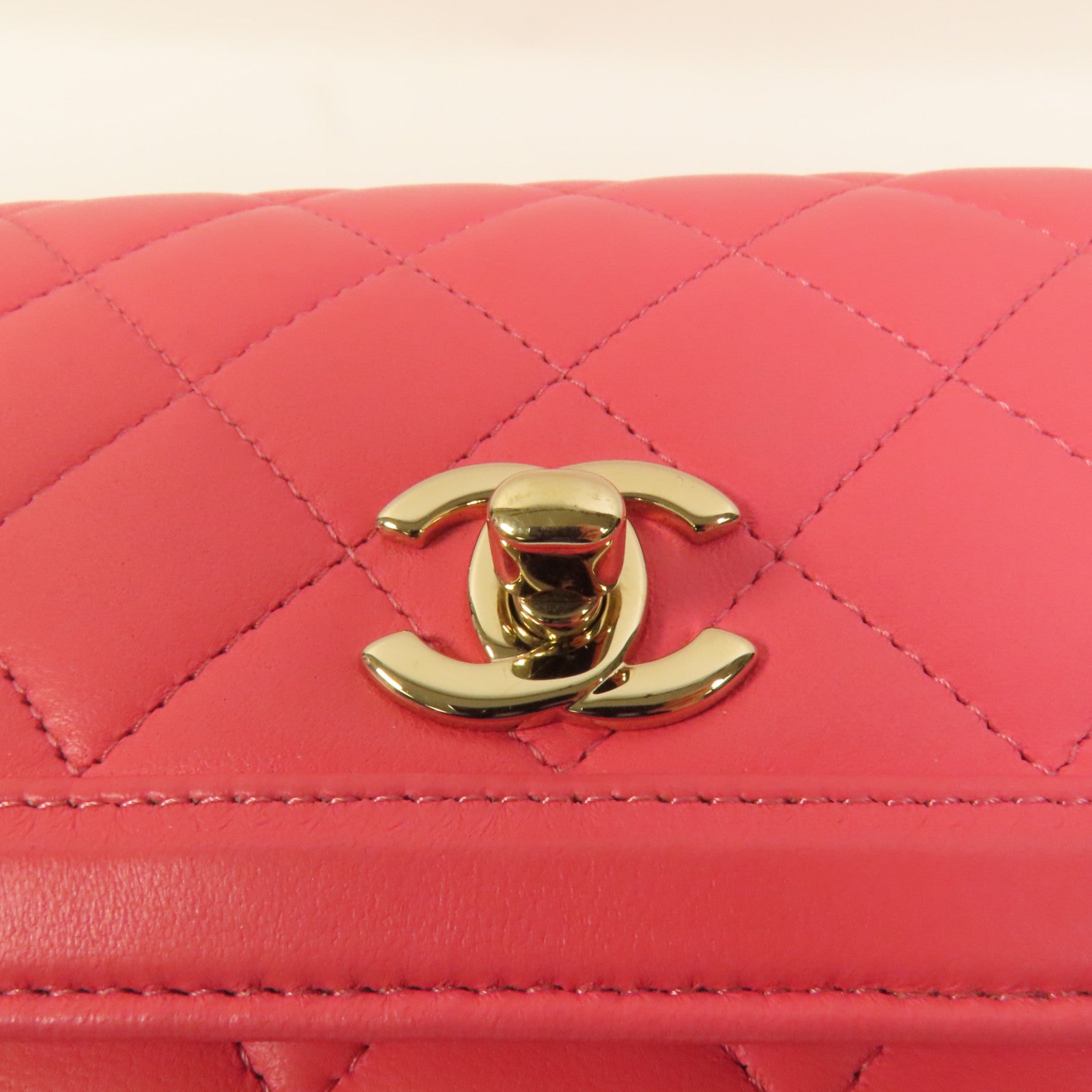 CHANEL 羊皮皮革Qulited Medium金扣肩背袋