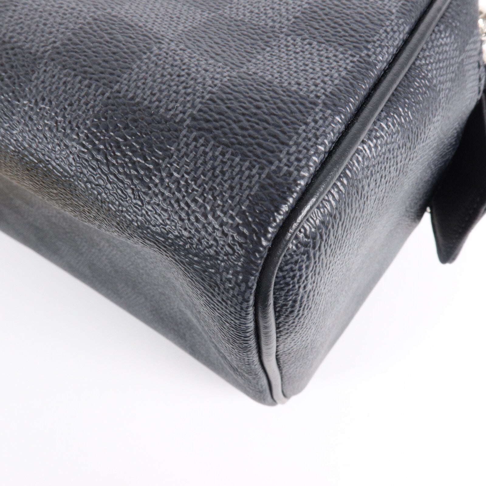 LOUIS VUITTON Damier Graphite Dopp Kit Toilet Pouch手拿包