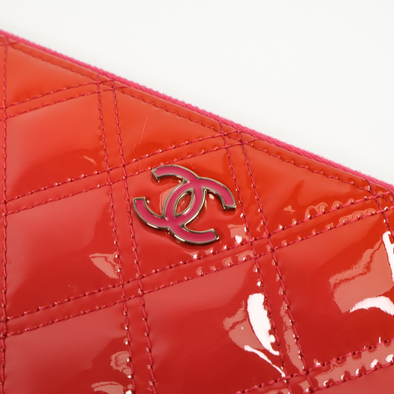 CHANEL 漆皮皮革Matelasse O-Case Clutch手拿包