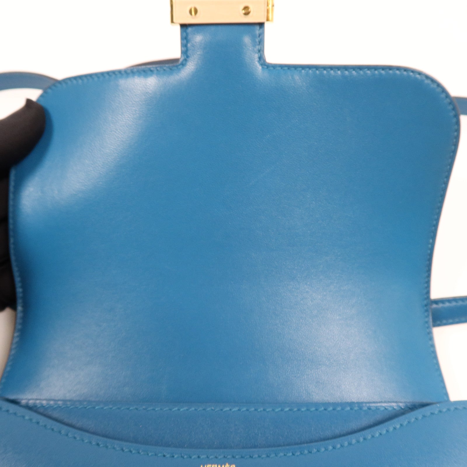 HERMES Tadelakt皮革Constance Mini金扣肩背袋Bleu Izmir