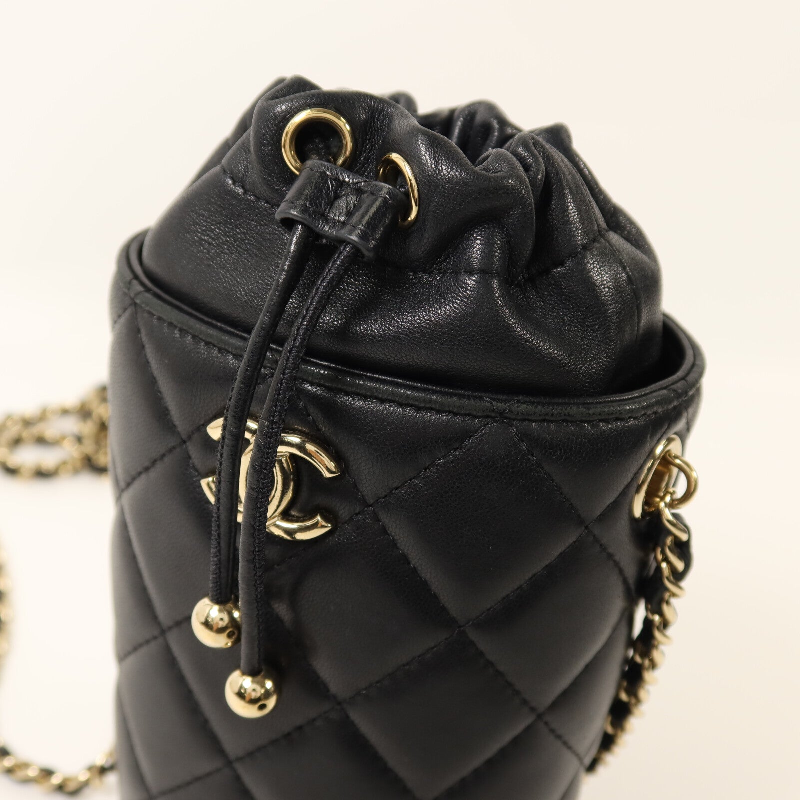 CHANEL 【激減優惠】羊皮皮革Bucket Bag金扣鏈帶肩背袋