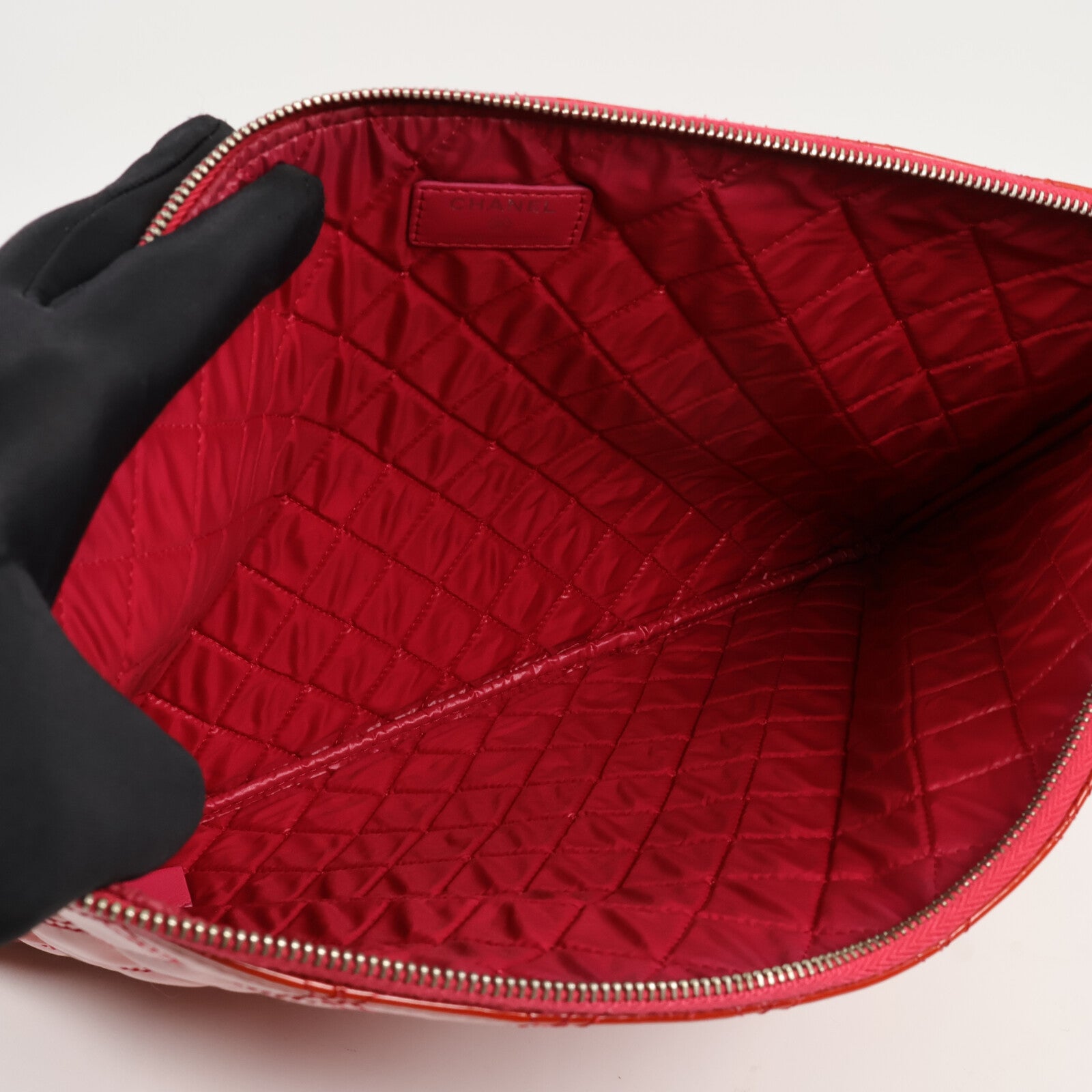 CHANEL 漆皮皮革Matelasse O-Case Clutch手拿包