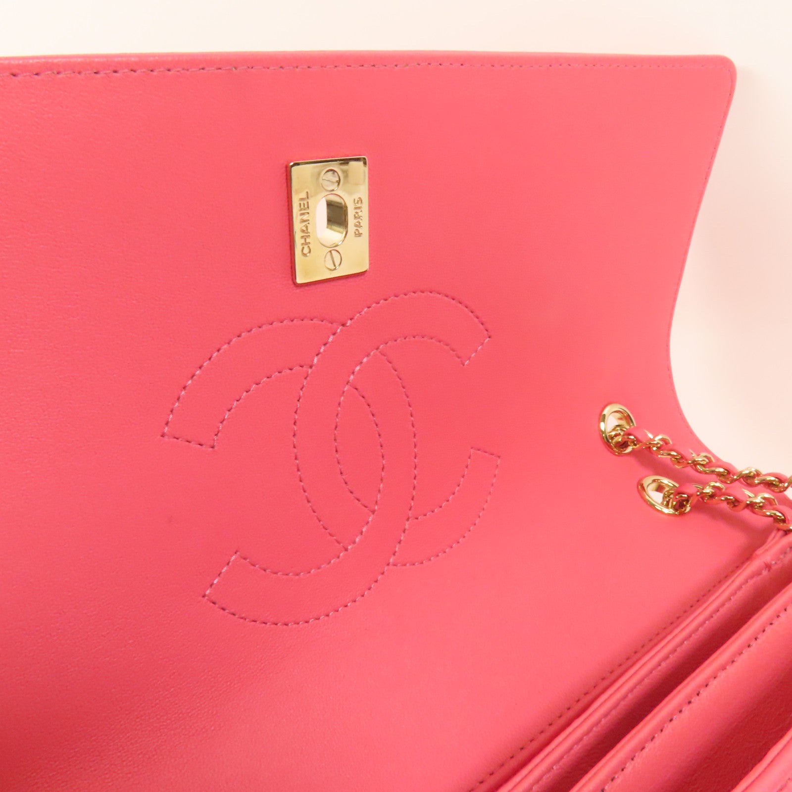 CHANEL 羊皮皮革Qulited Medium金扣肩背袋
