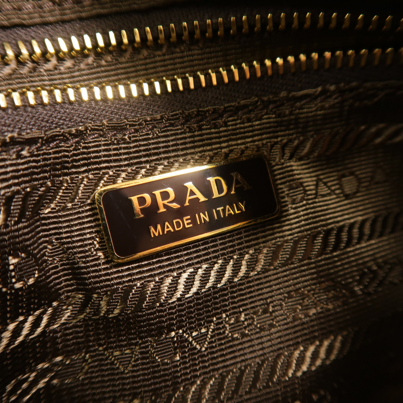 PRADA 牛皮皮革Shoulder Pouch肩背袋