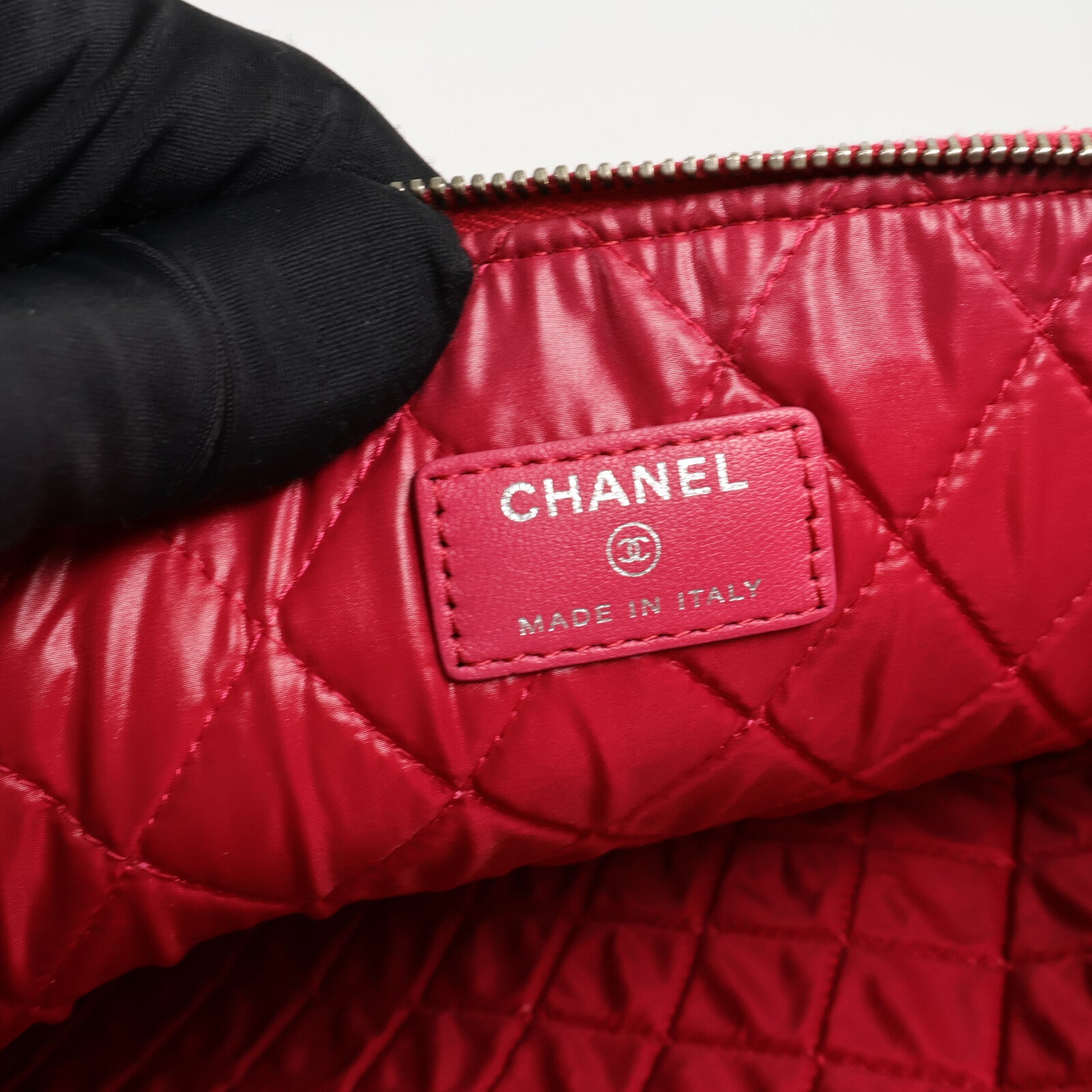 CHANEL 漆皮皮革Matelasse O-Case Clutch手拿包