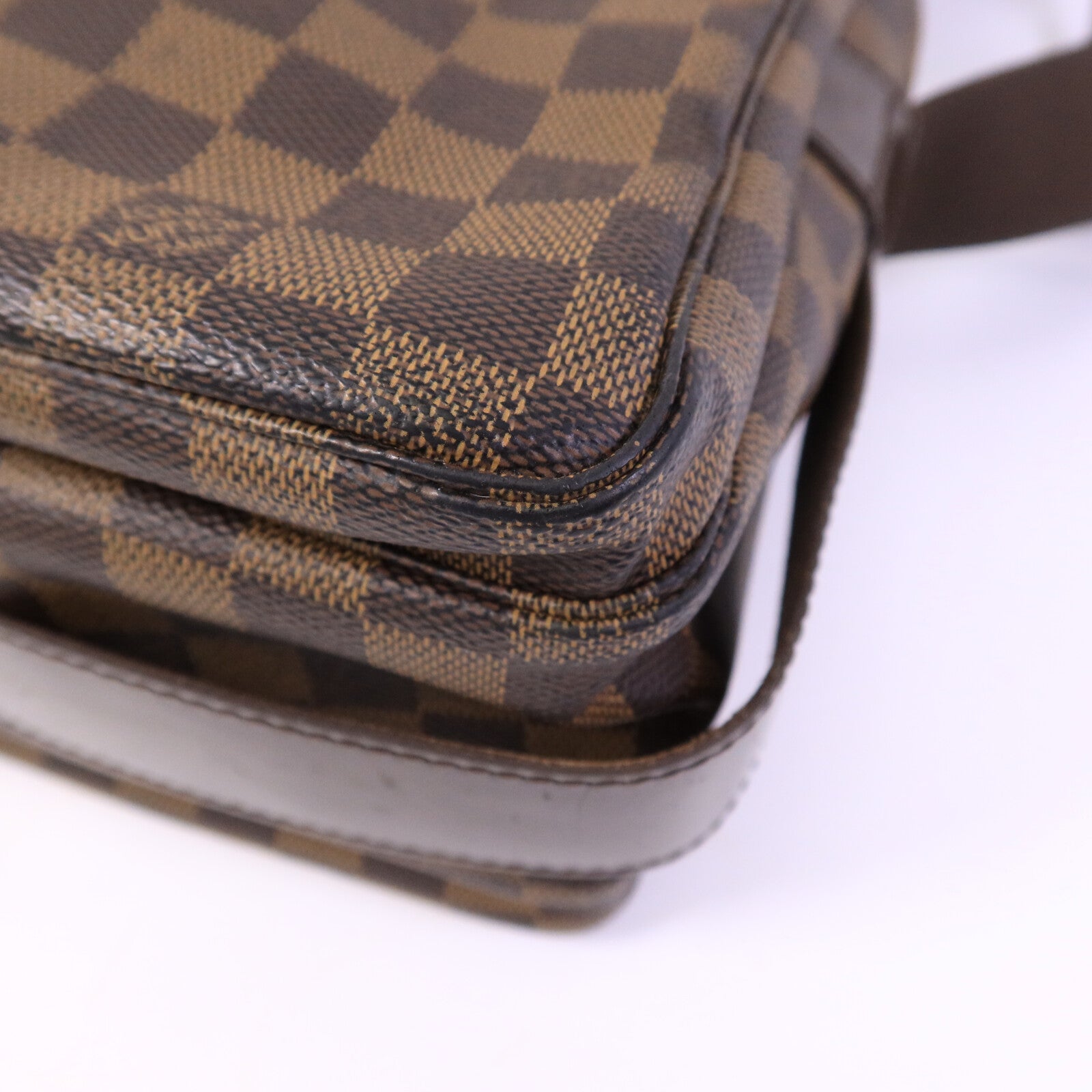 LOUIS VUITTON Damier Naviglio肩背袋
