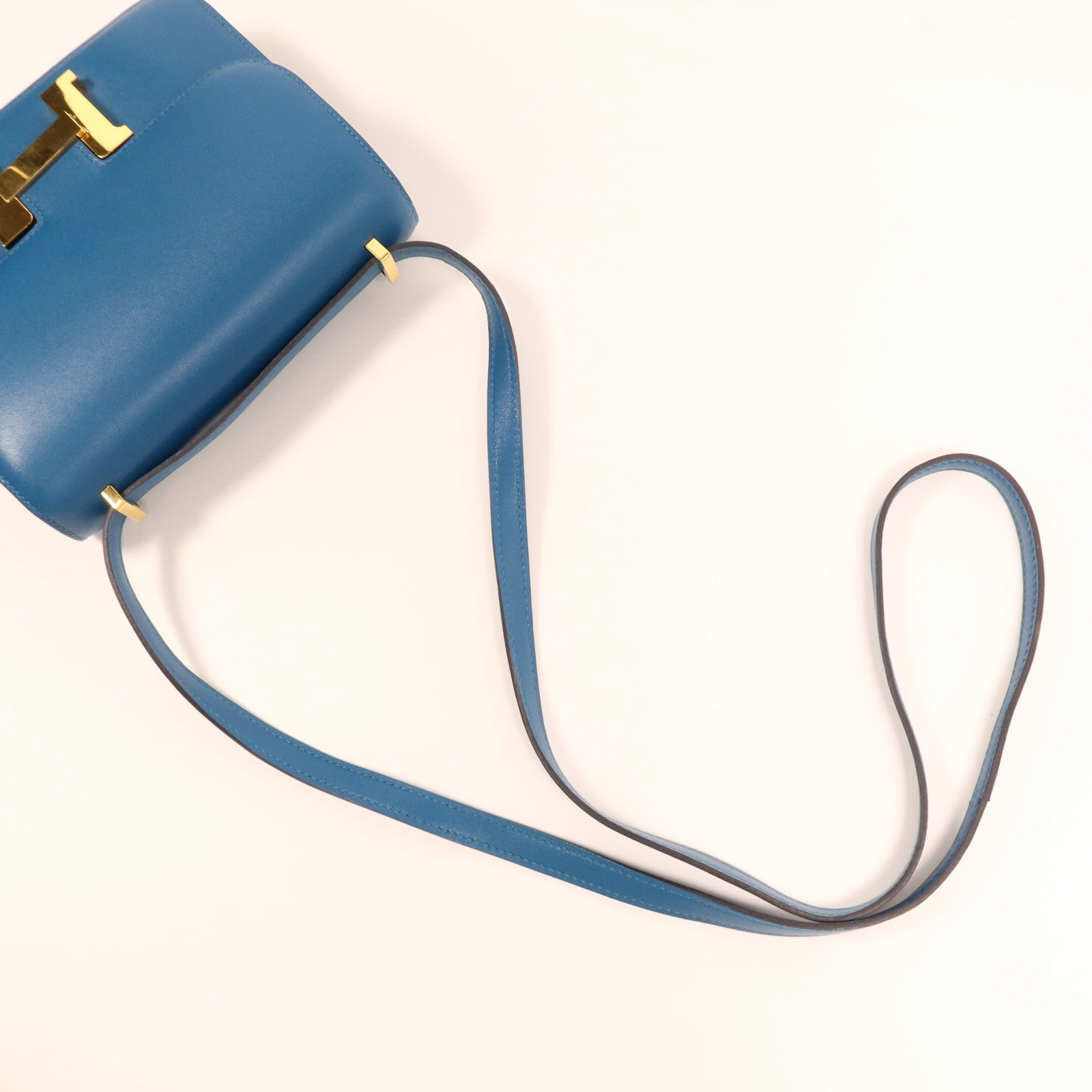 HERMES 【激減優惠】Tadelakt皮革Constance Mini金扣肩背袋Bleu Izmir