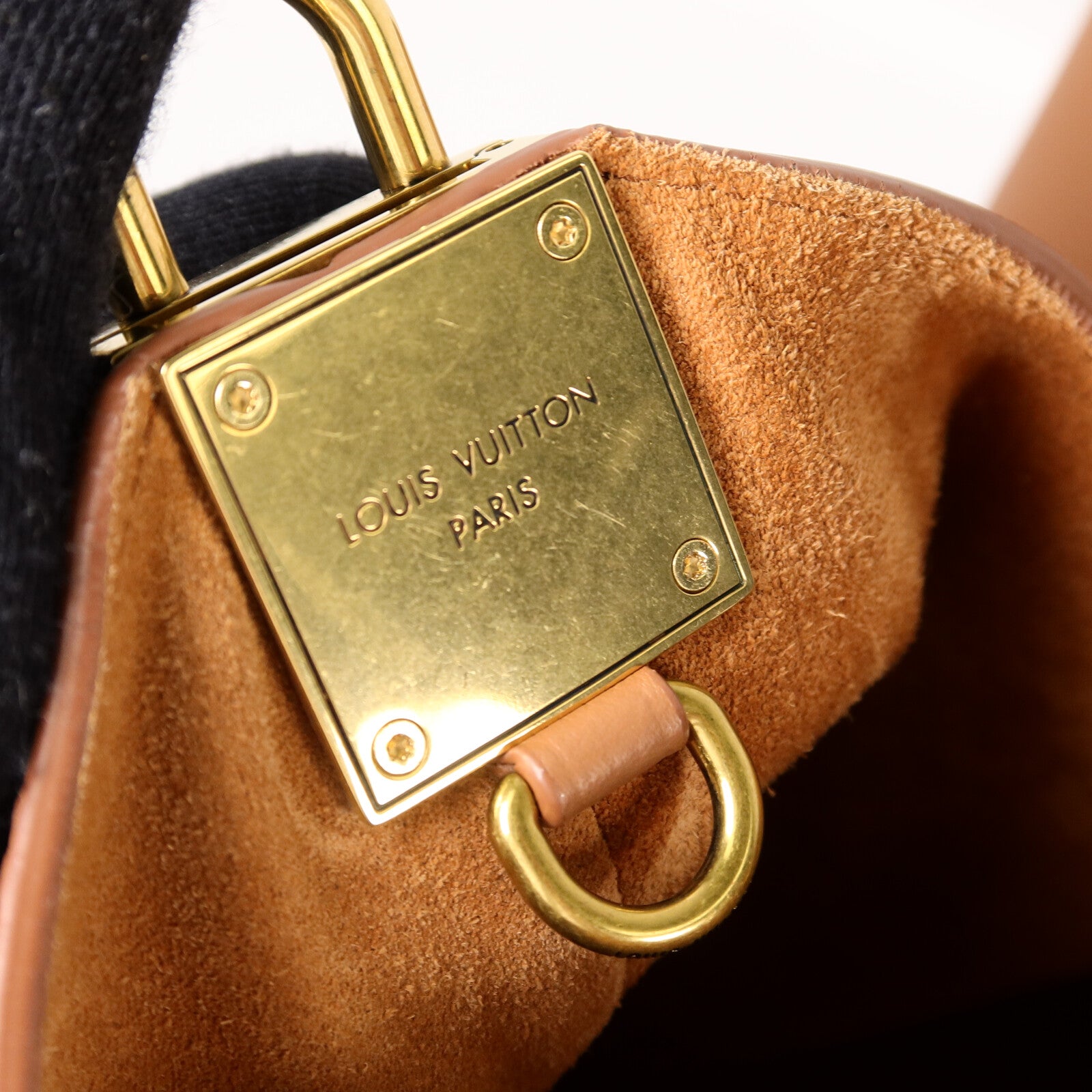 LOUIS VUITTON 牛皮皮革Low Key Hobo MM肩背袋