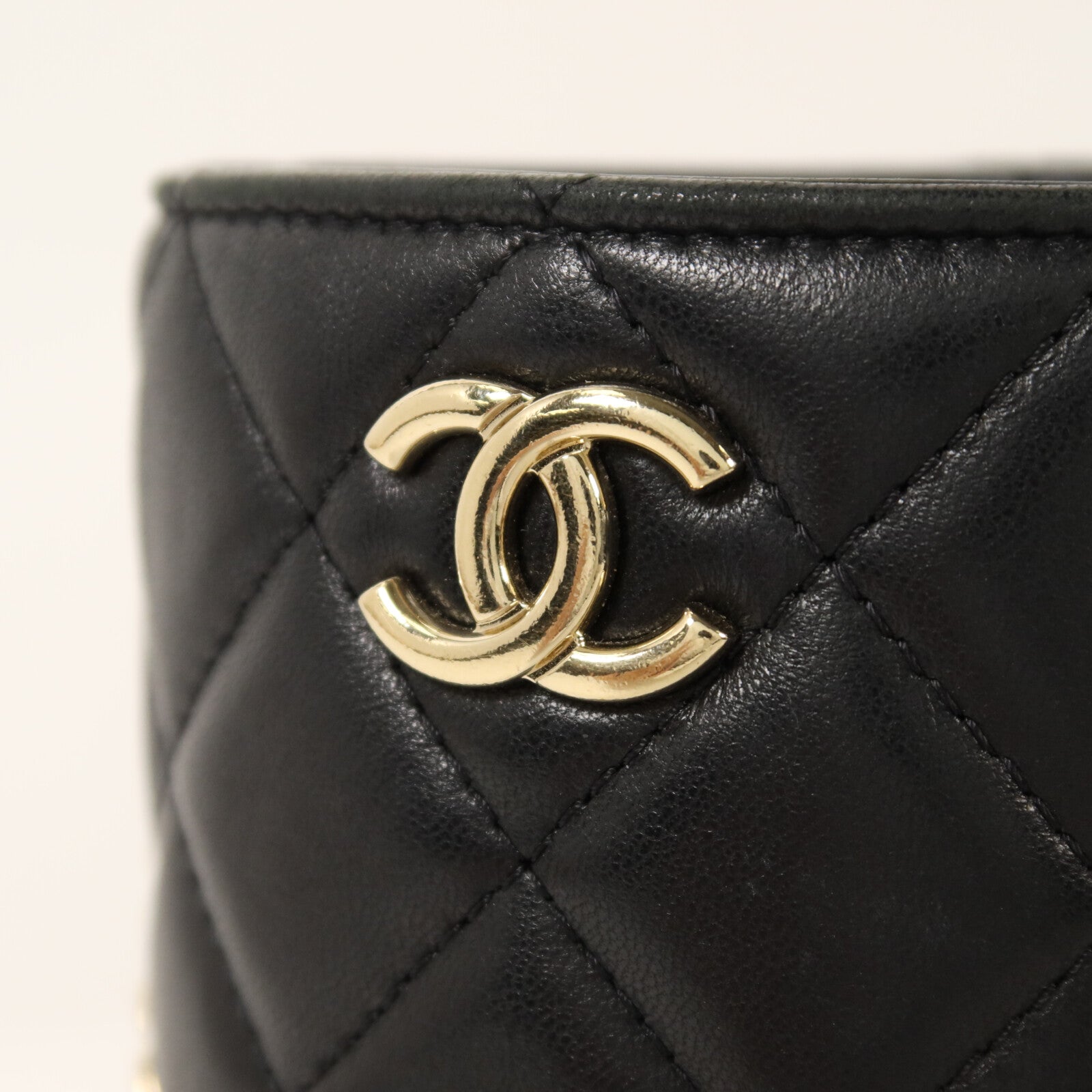 CHANEL 【激減優惠】羊皮皮革Bucket Bag金扣鏈帶肩背袋