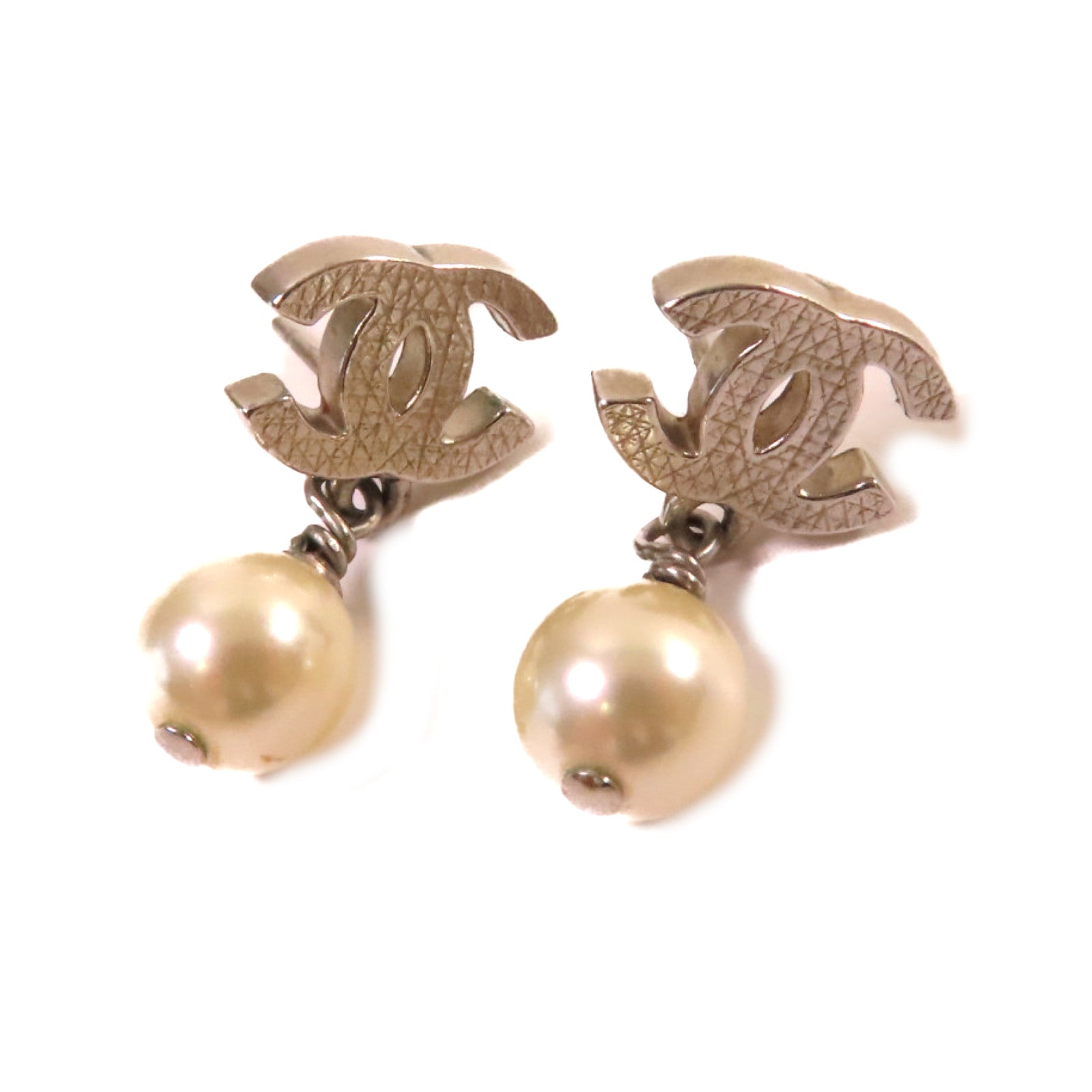 CHANEL 金屬/仿珍珠CC Drop Earrings耳環銀色/珍珠色