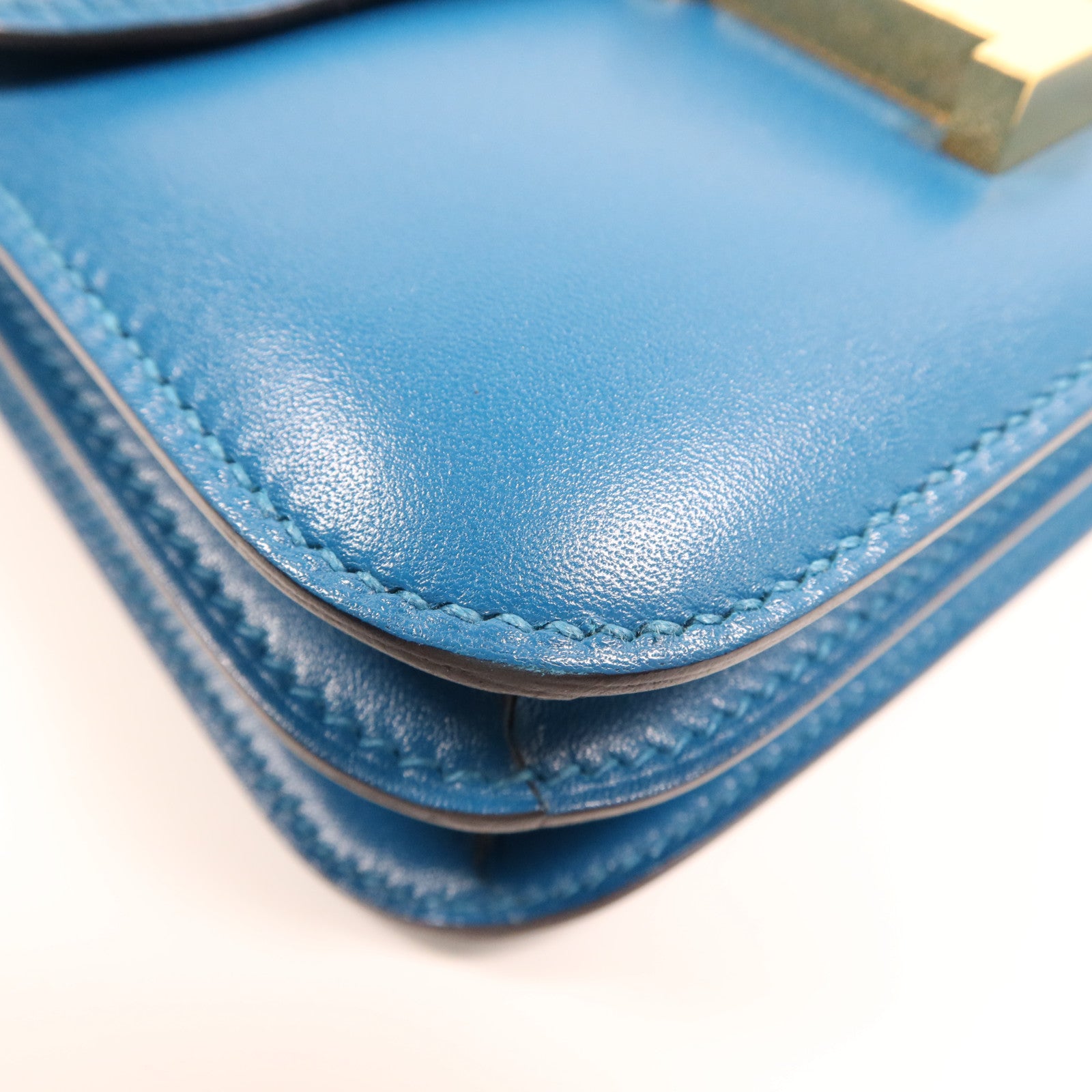HERMES Tadelakt皮革Constance Mini金扣肩背袋Bleu Izmir