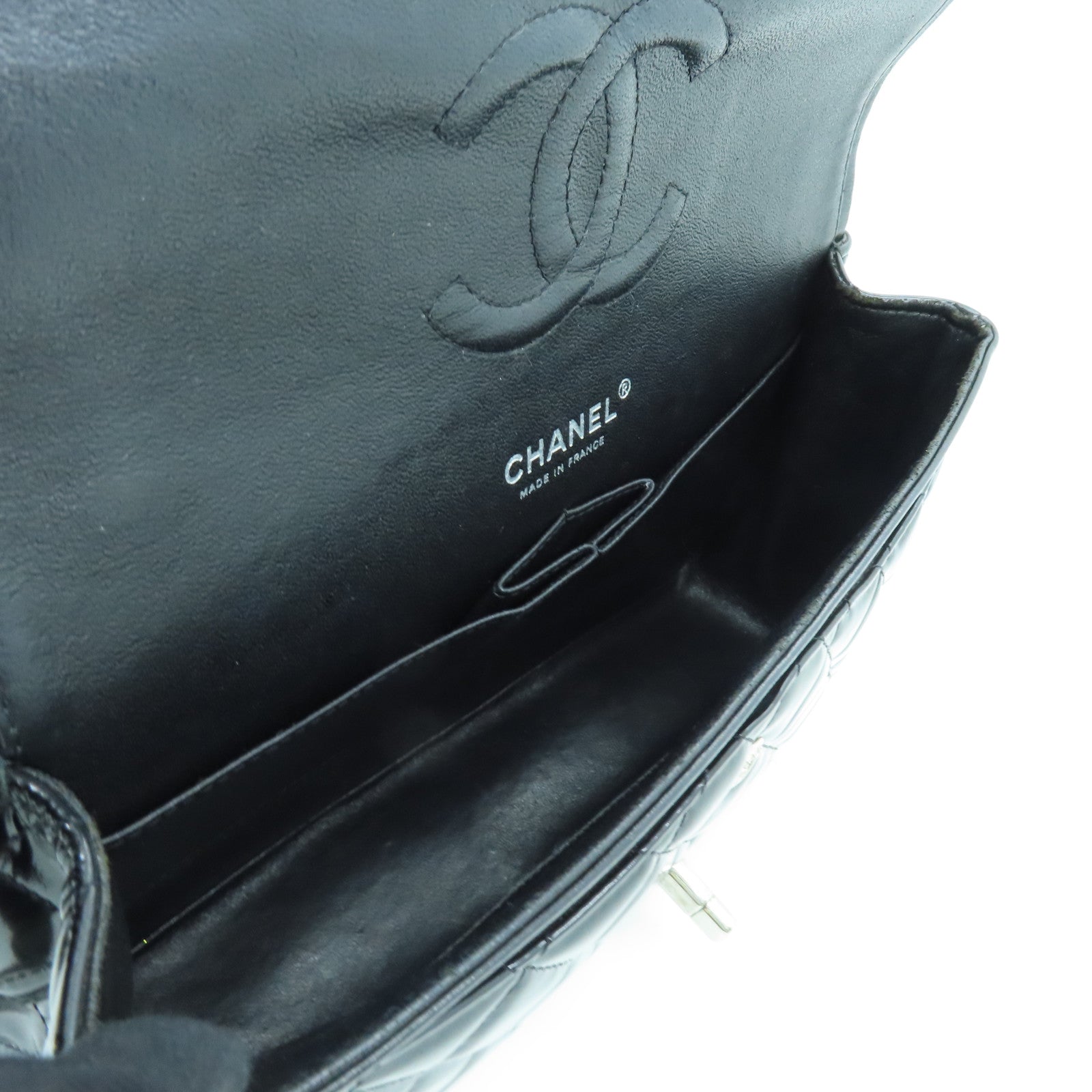 CHANEL 菱格漆皮皮革Classic 25cm银扣链带肩背袋黑色