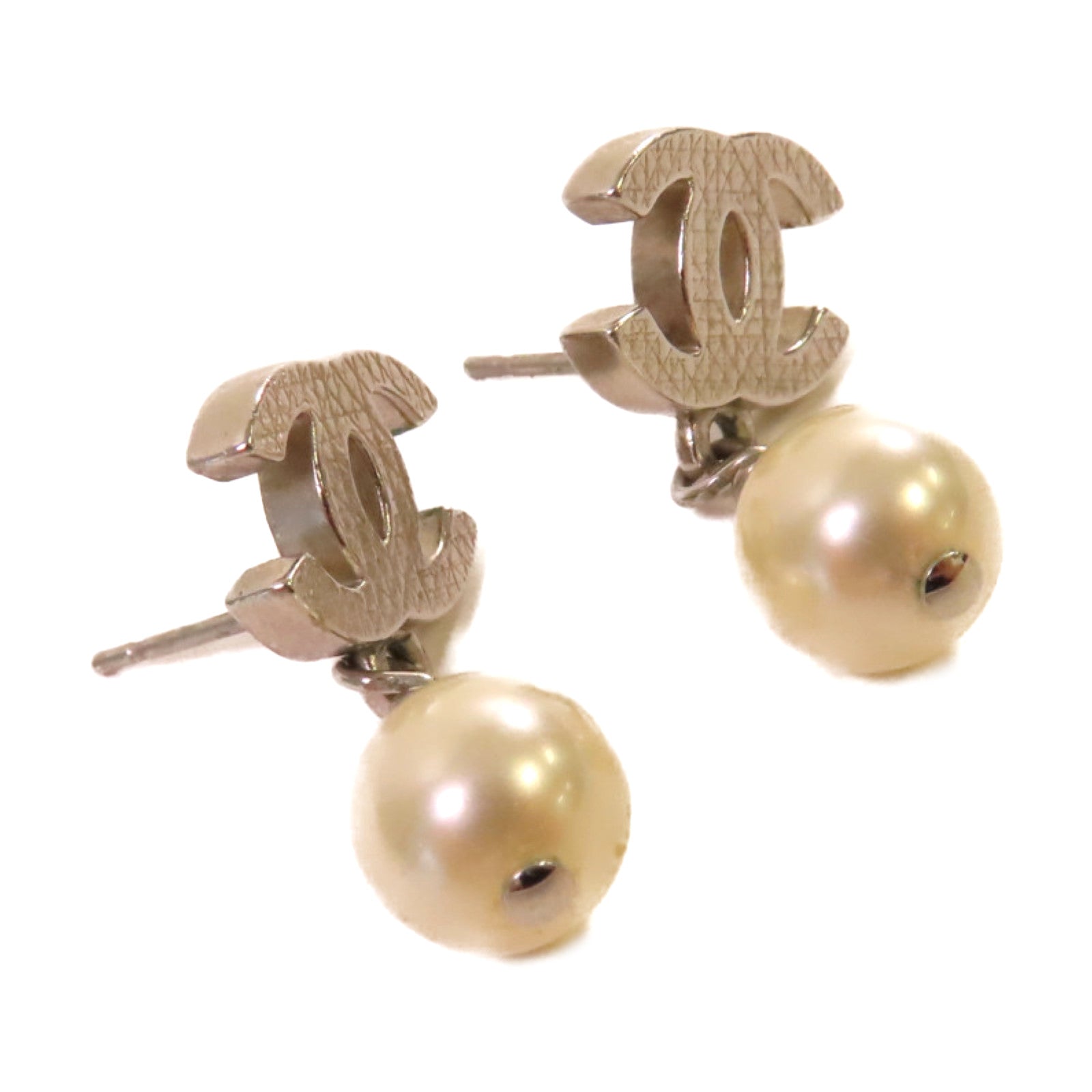CHANEL 金屬/仿珍珠CC Drop Earrings耳環銀色/珍珠色