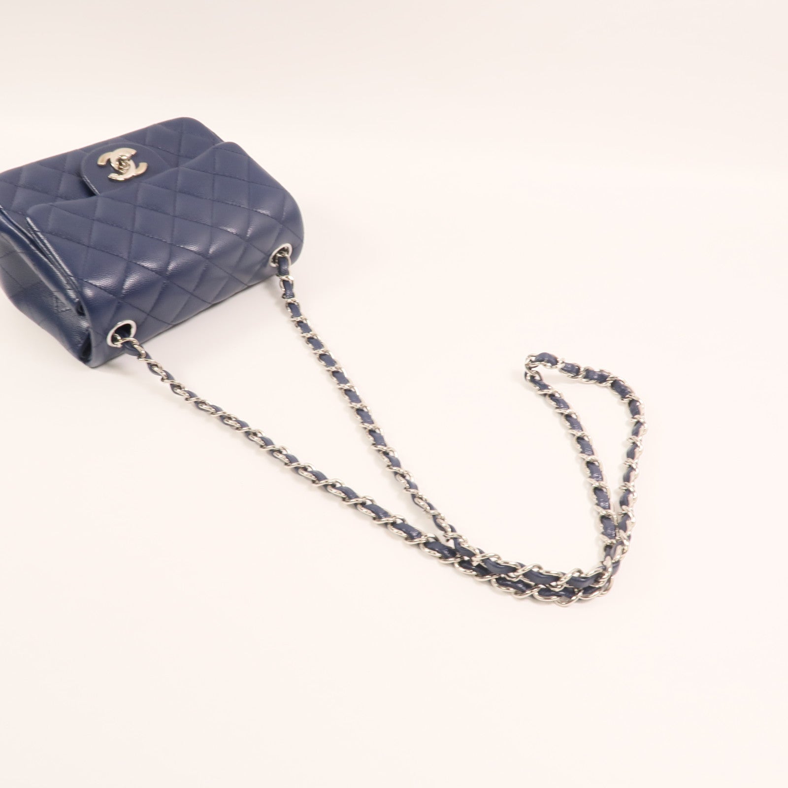 CHANEL 牛皮皮革Classic 17銀扣鏈帶肩背袋