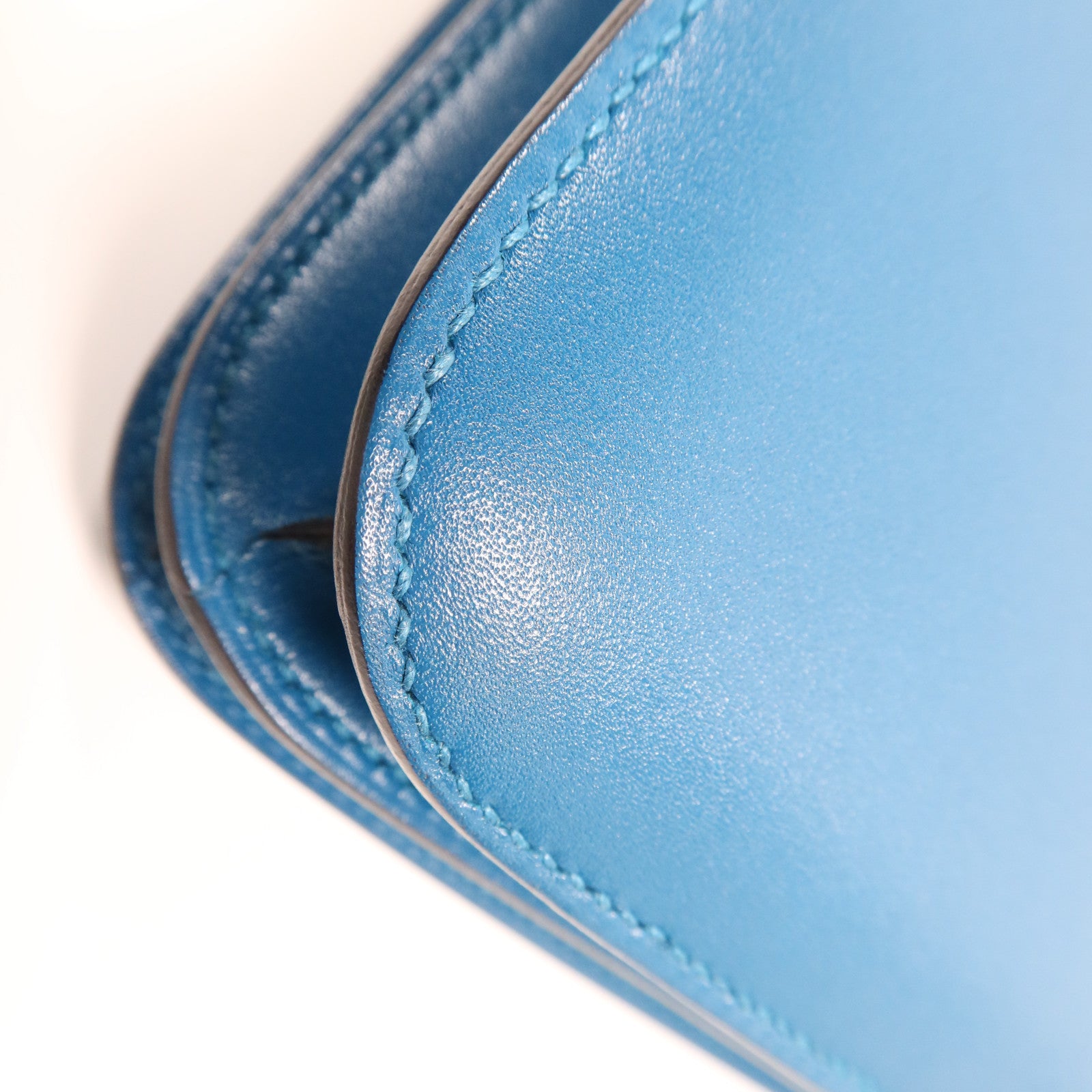 HERMES Tadelakt皮革Constance Mini金扣肩背袋Bleu Izmir