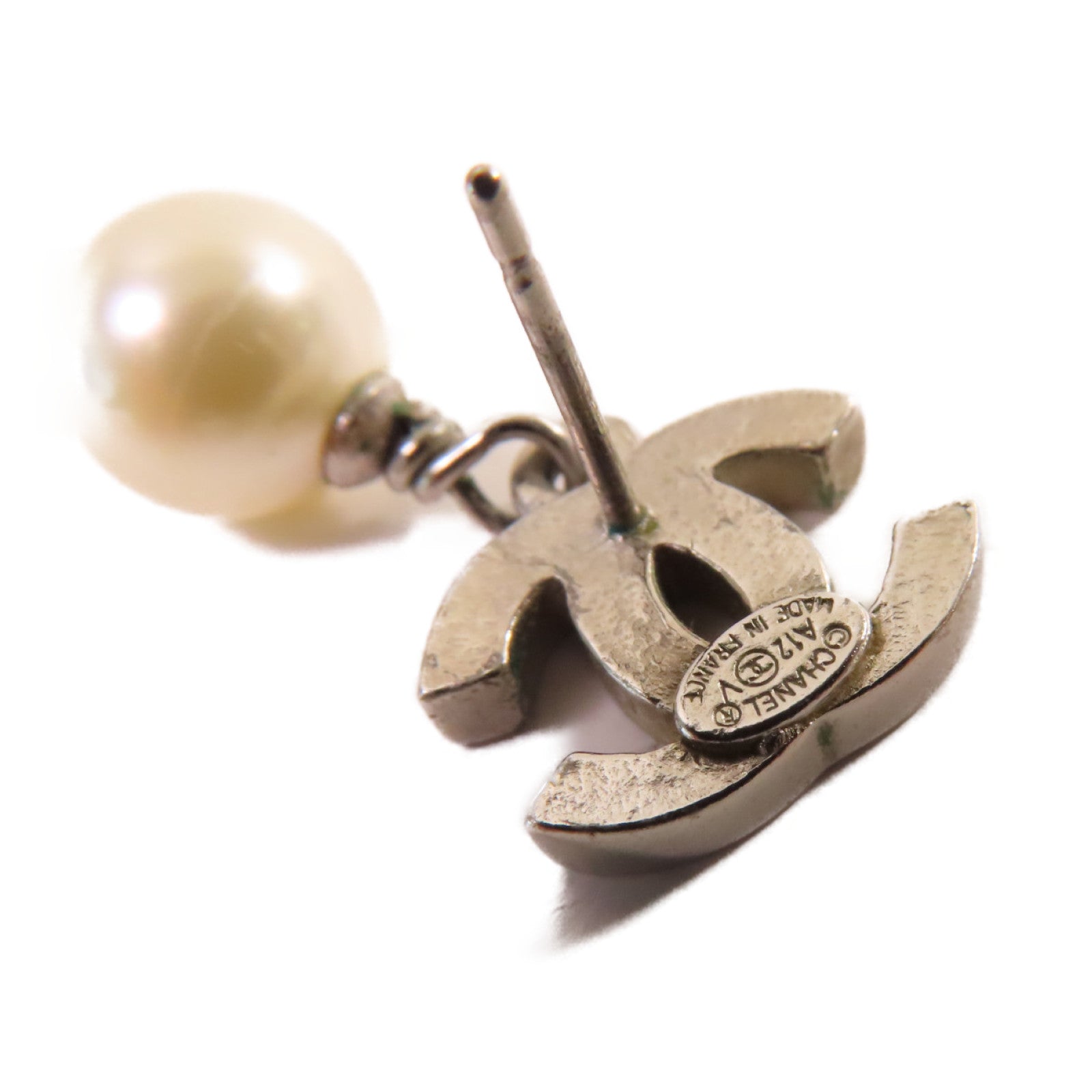 CHANEL 金屬/仿珍珠CC Drop Earrings耳環銀色/珍珠色