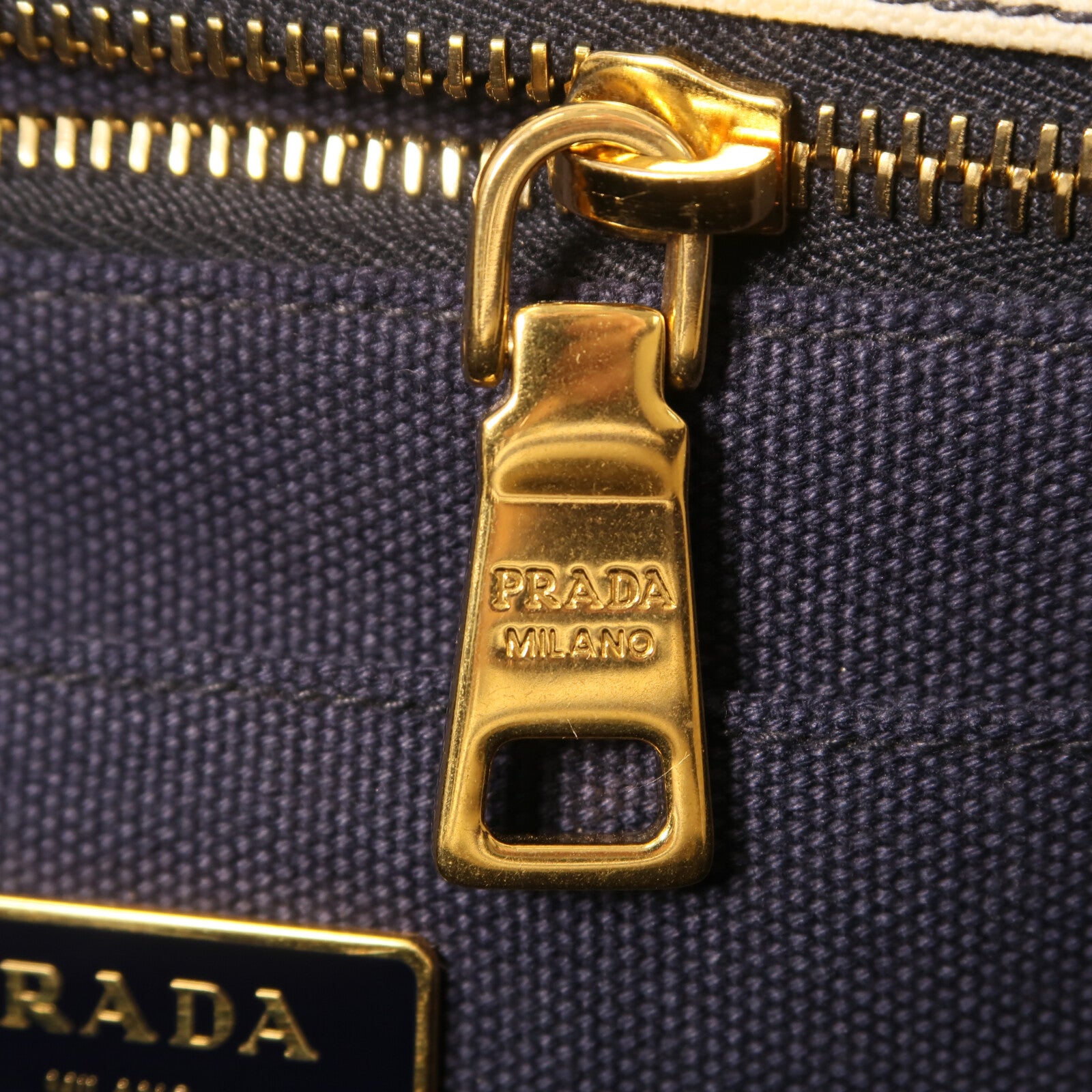 PRADA 帆布Canapa Handbag金扣手挽袋