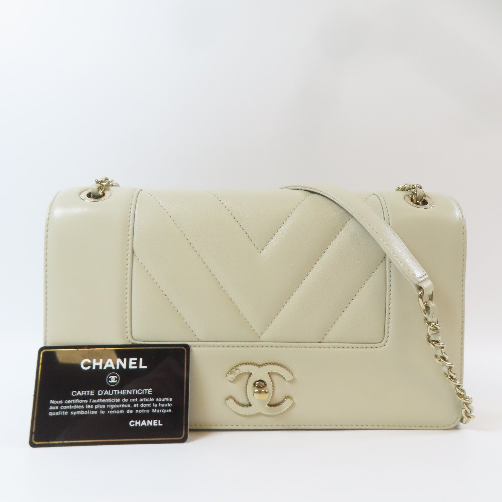 CHANEL 羊皮皮革Chain Shoulder金扣肩背袋米色
