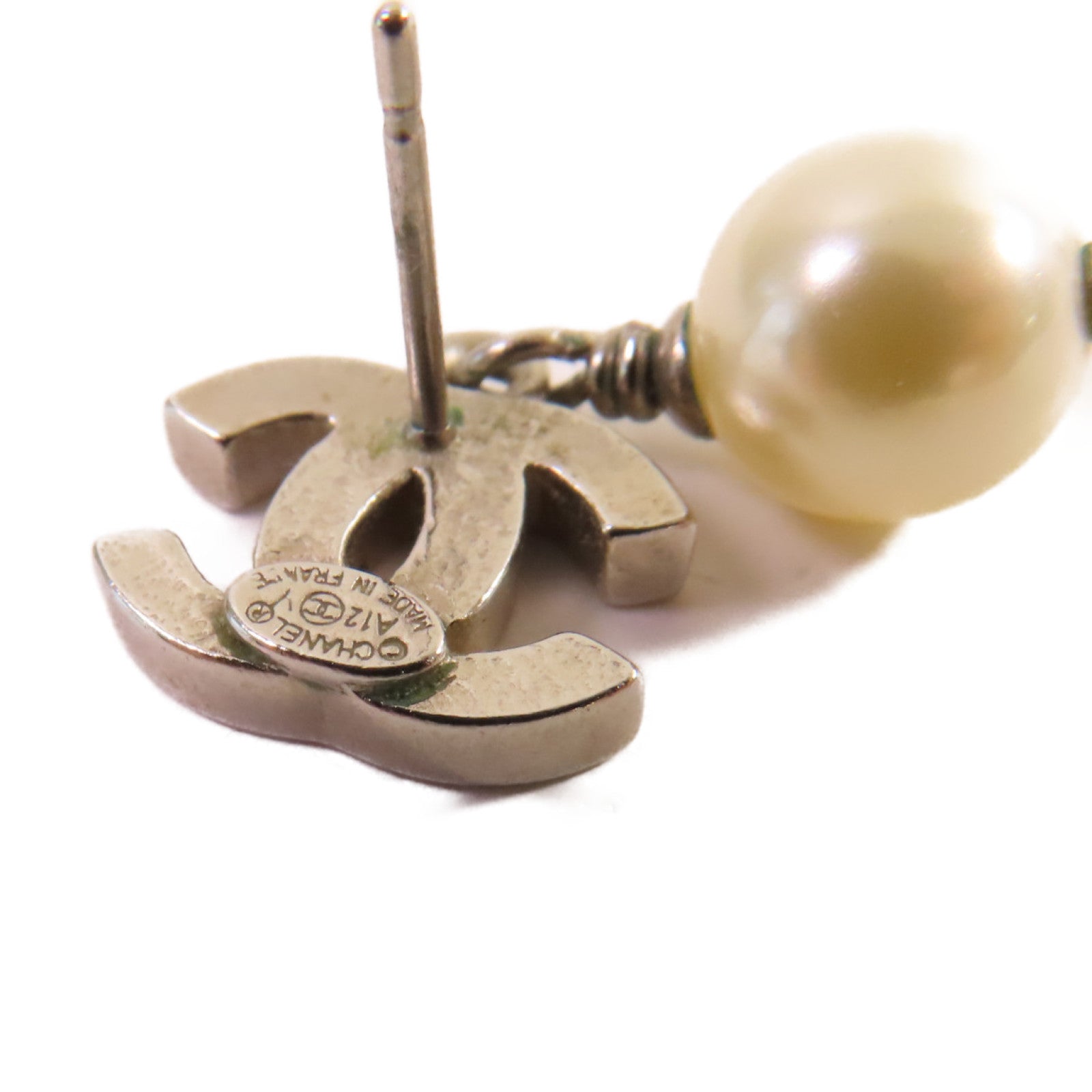 CHANEL 金屬/仿珍珠CC Drop Earrings耳環銀色/珍珠色
