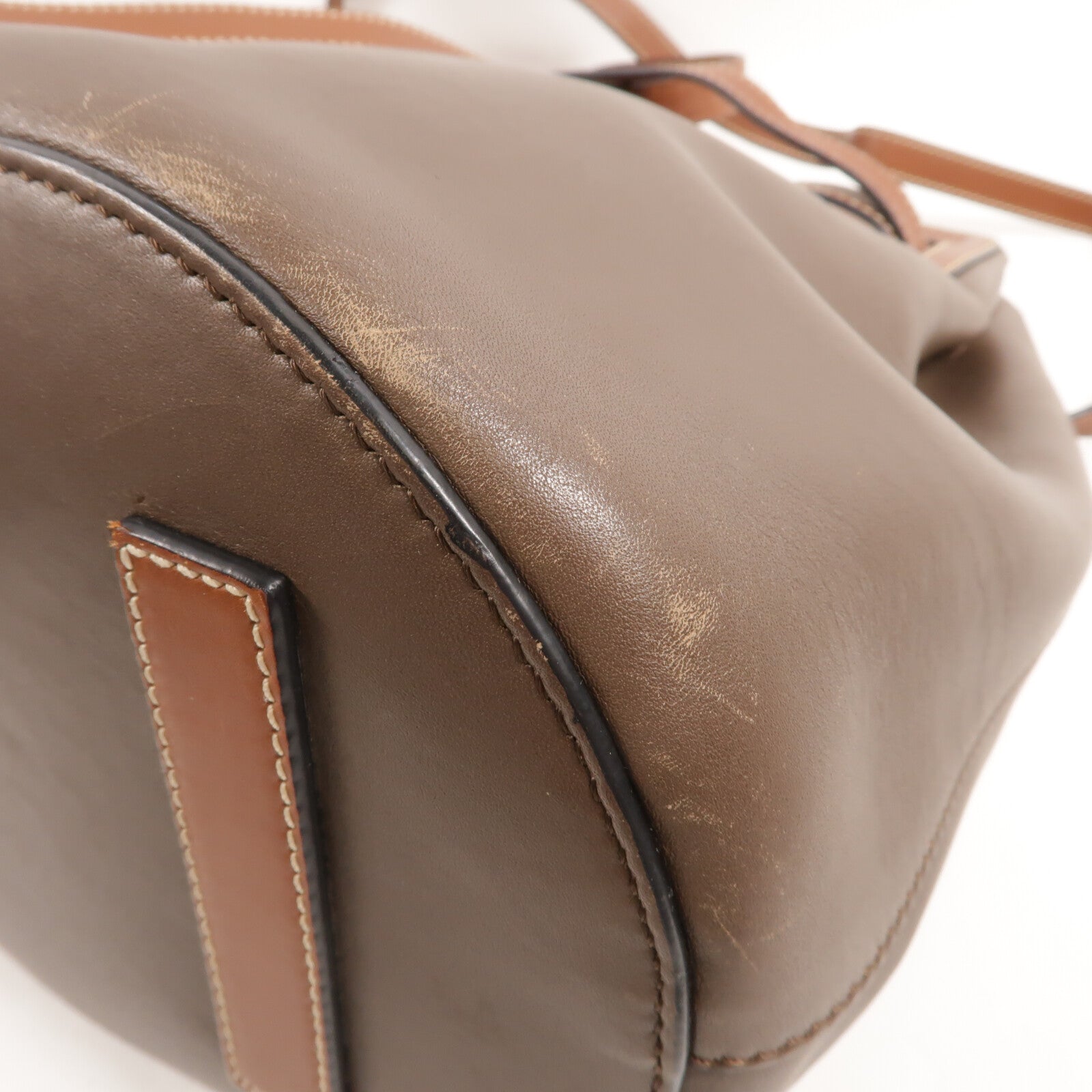 LOEWE 牛皮皮革Lazo Bucket肩背袋