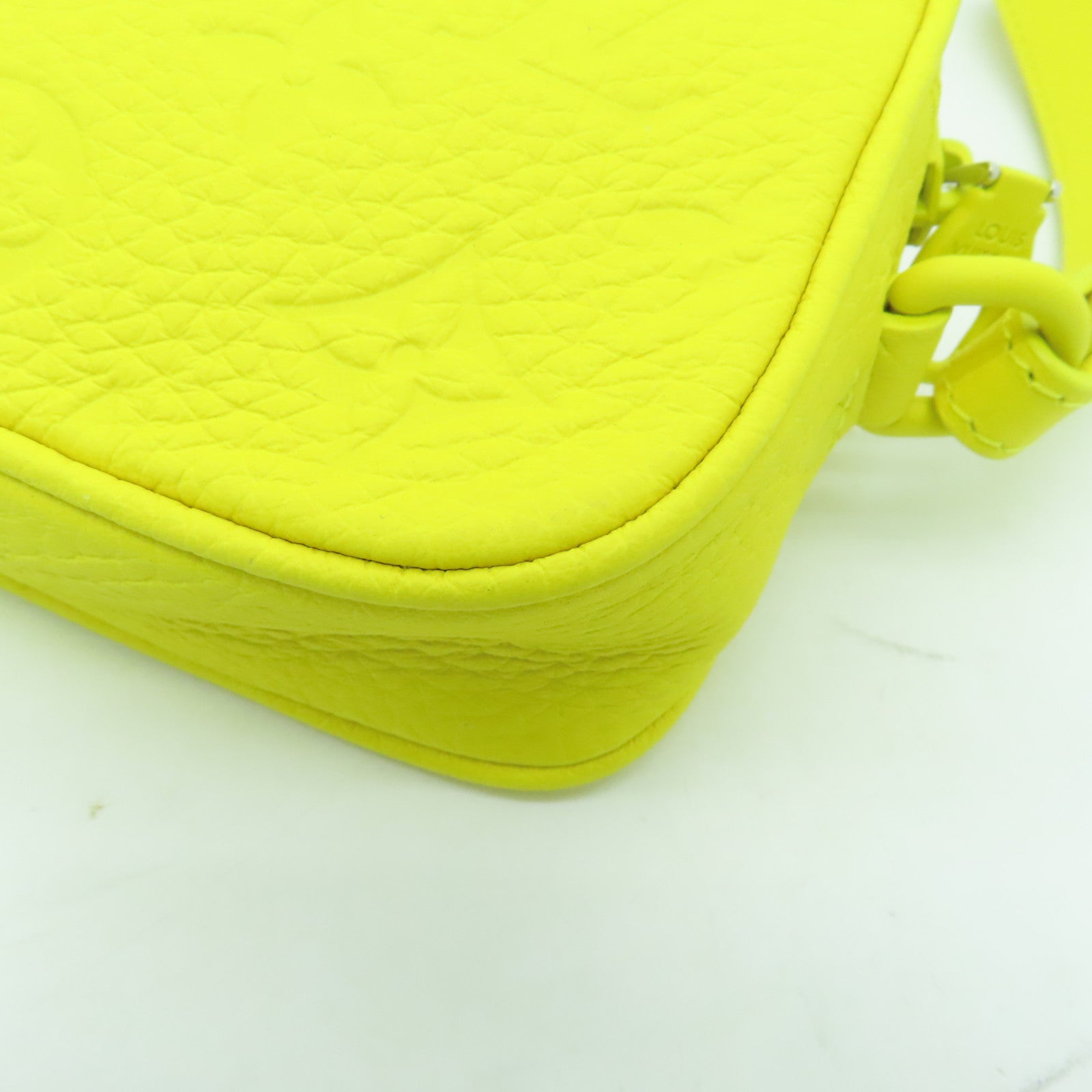 LOUIS VUITTON 【清倉大減價】Monogram Empreinte Pochette Volga Clutch銀扣手拿包黃色