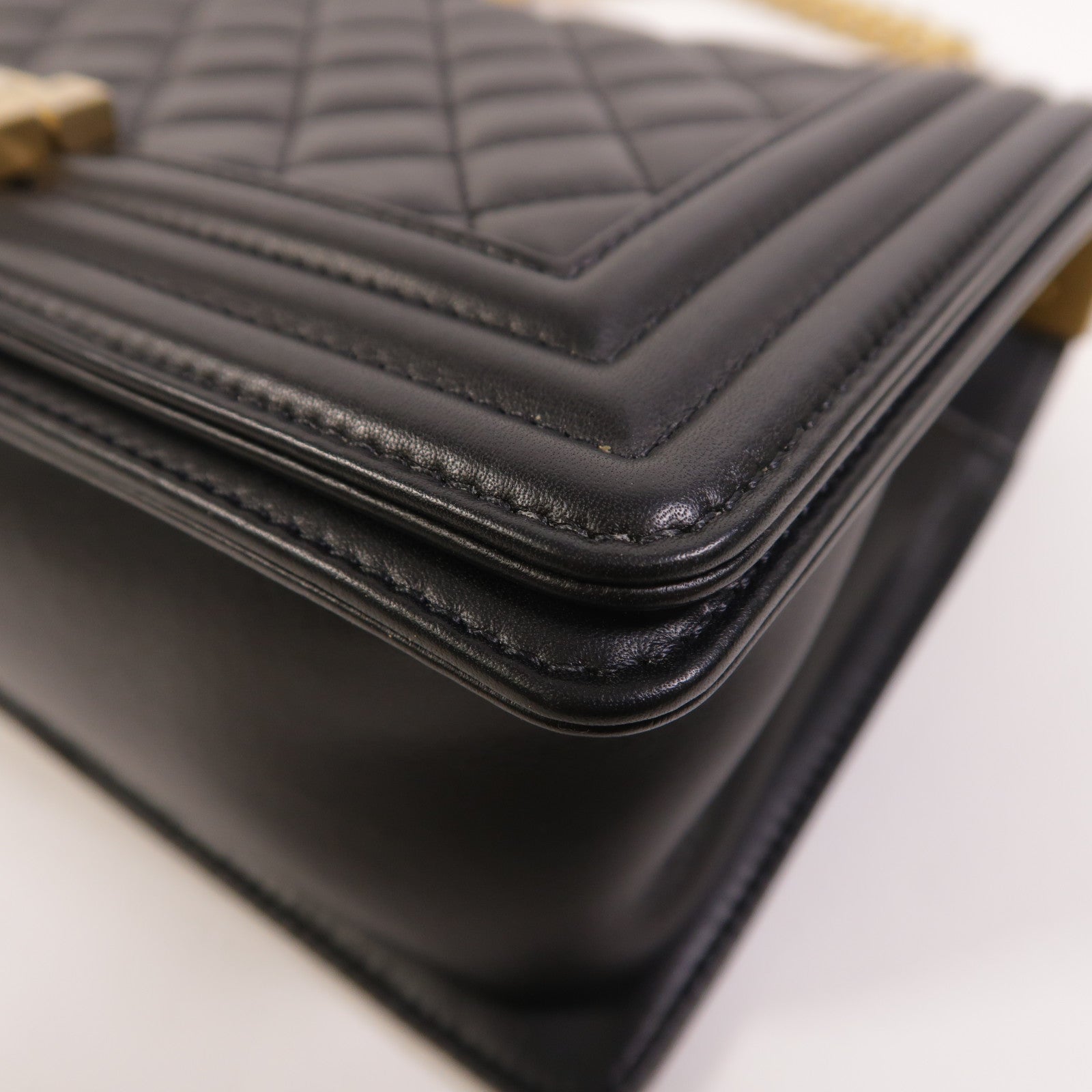 CHANEL 羊皮皮革Boy 25金扣鏈帶肩背袋