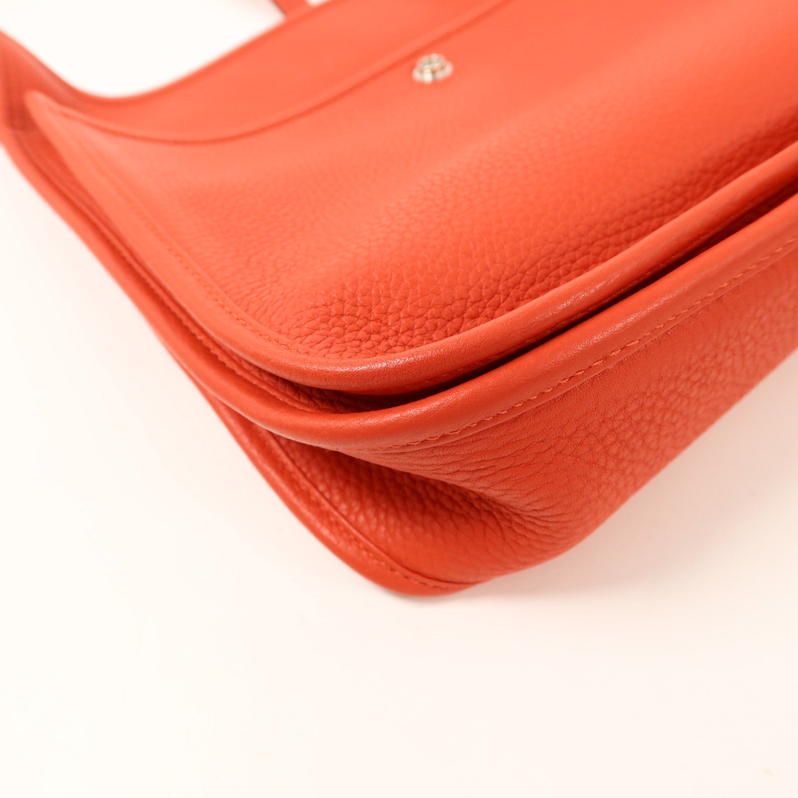 HERMES Clemence皮革Evelyne PM肩背袋Rouge Tomate