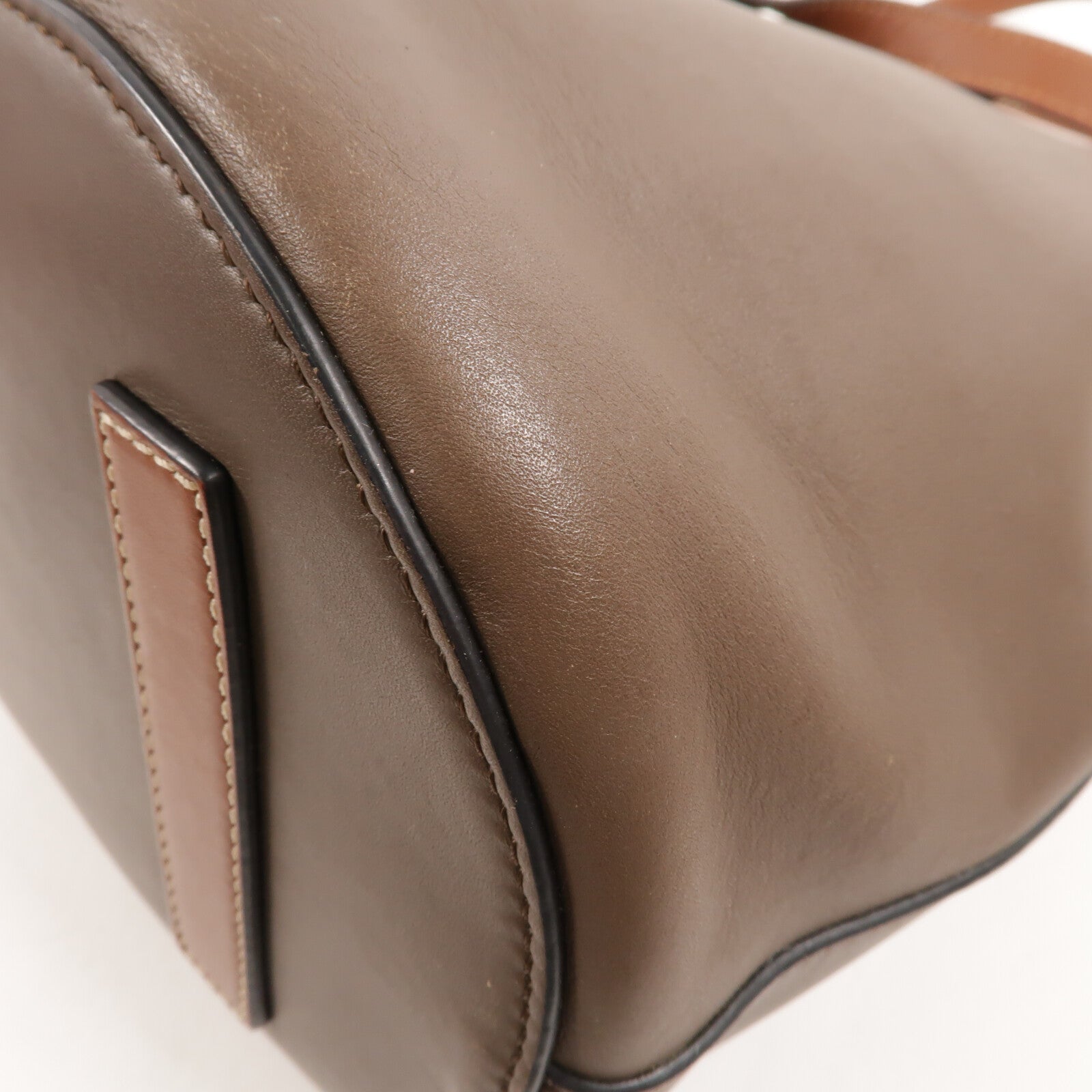 LOEWE 牛皮皮革Lazo Bucket肩背袋