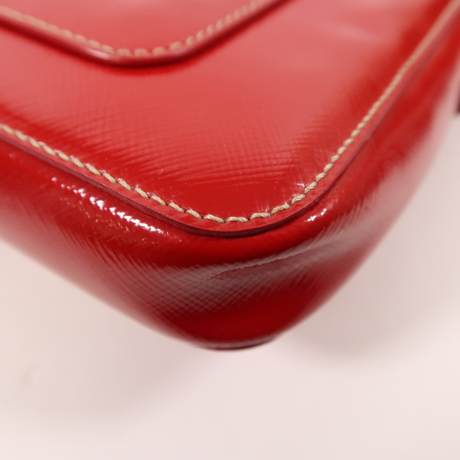 PRADA Saffiano Vernice Shoulder Bag金扣肩背袋