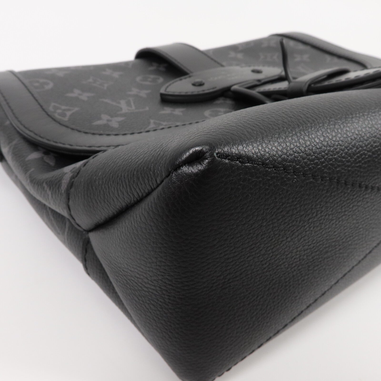 LOUIS VUITTON Monogram Eclipse Saumur Messenger肩背袋