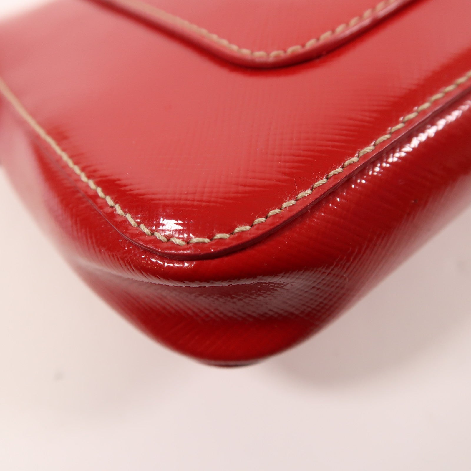 PRADA Saffiano Vernice Shoulder Bag金扣肩背袋