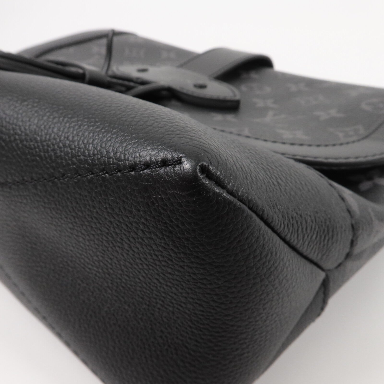 LOUIS VUITTON Monogram Eclipse Saumur Messenger肩背袋