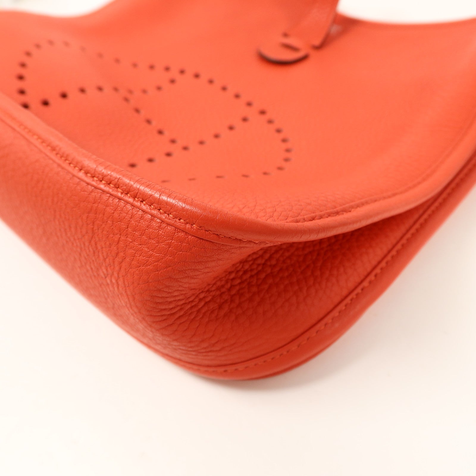 HERMES Clemence皮革Evelyne PM肩背袋Rouge Tomate