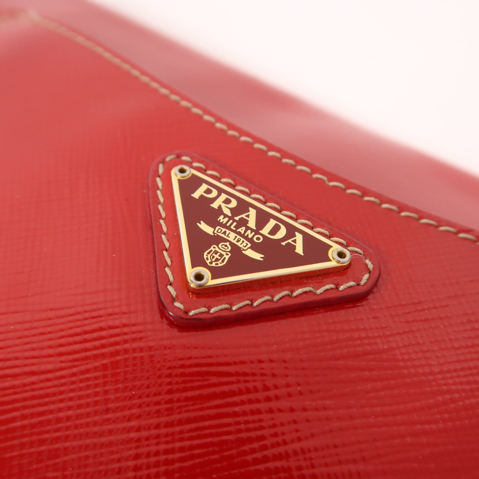 PRADA Saffiano Vernice Shoulder Bag金扣肩背袋