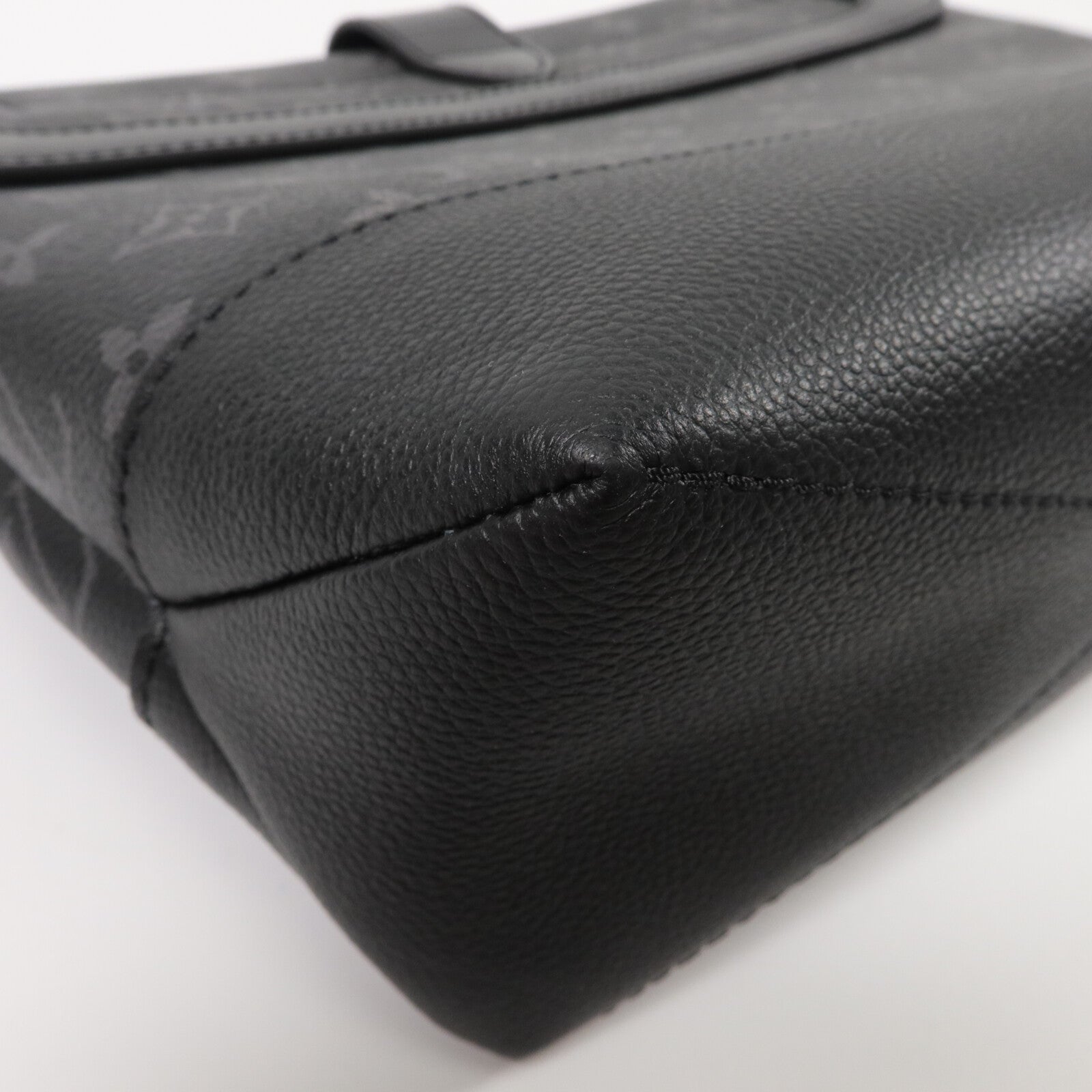 LOUIS VUITTON Monogram Eclipse Saumur Messenger肩背袋