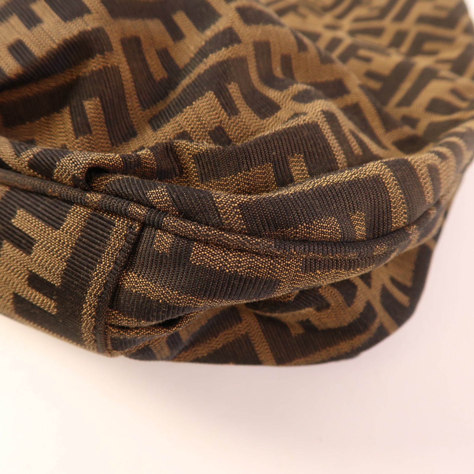 FENDI 帆布Shoulder Bag金扣肩背袋