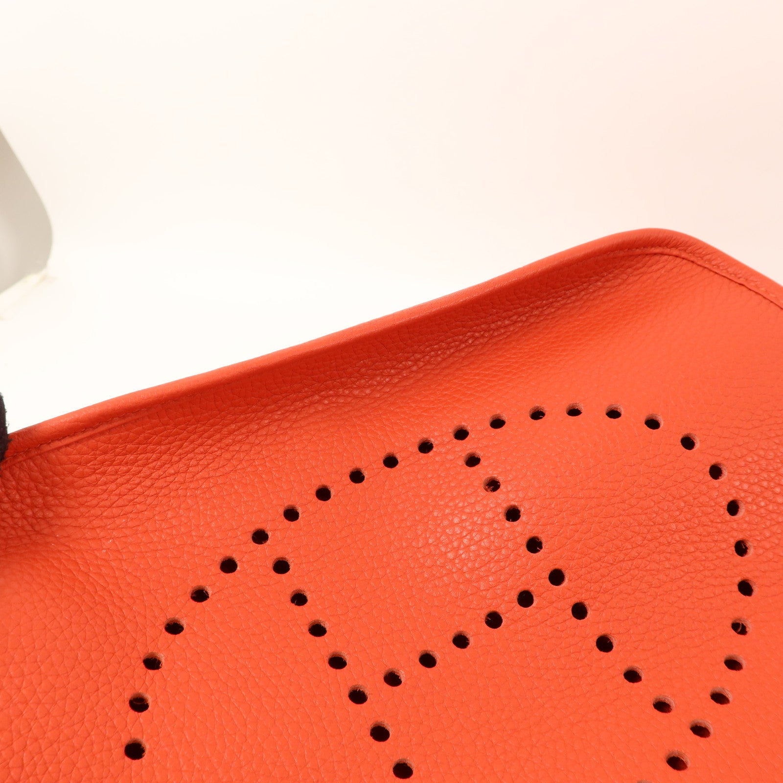 HERMES Clemence皮革Evelyne PM肩背袋Rouge Tomate