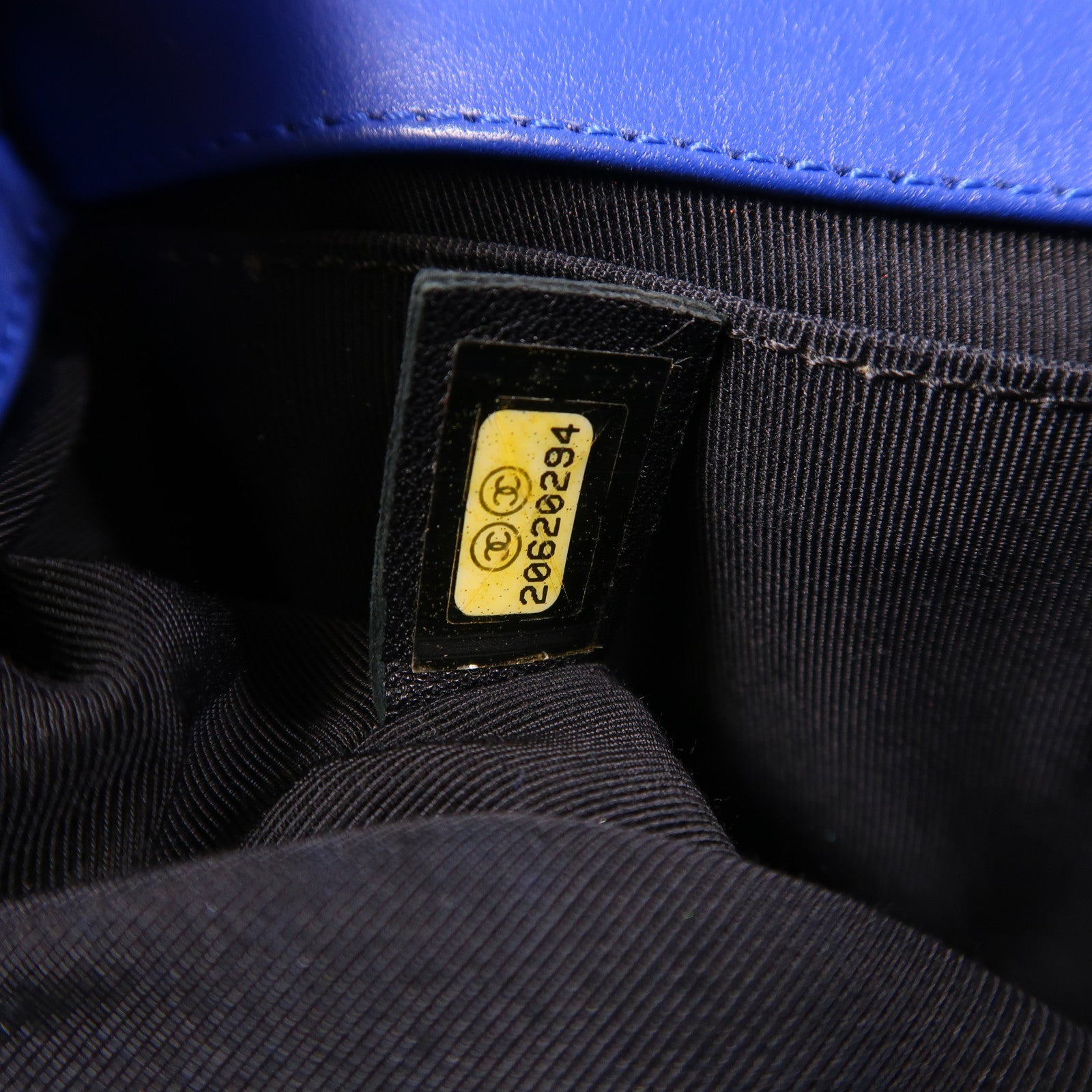 CHANEL 漆皮皮革Boy 25銀扣鏈帶肩背袋