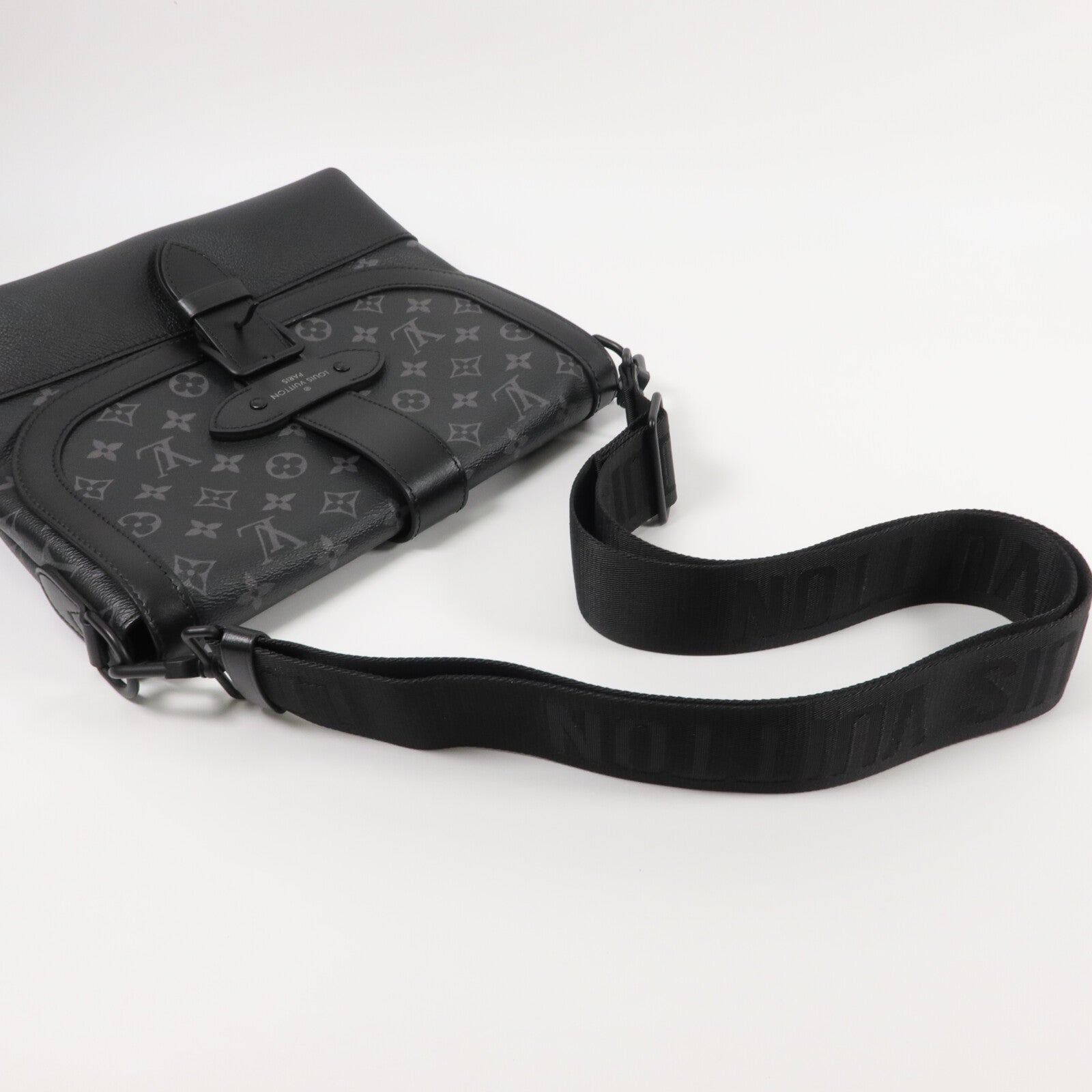 LOUIS VUITTON Monogram Eclipse Saumur Messenger肩背袋