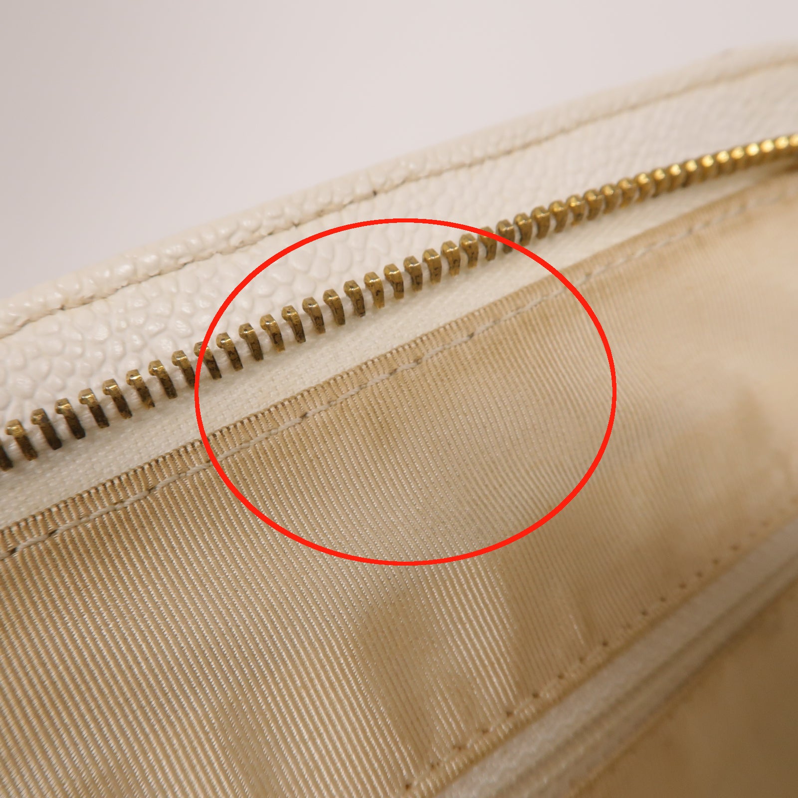 CHANEL **【激減優惠】Caviar皮革Handbag金扣手挽袋白色