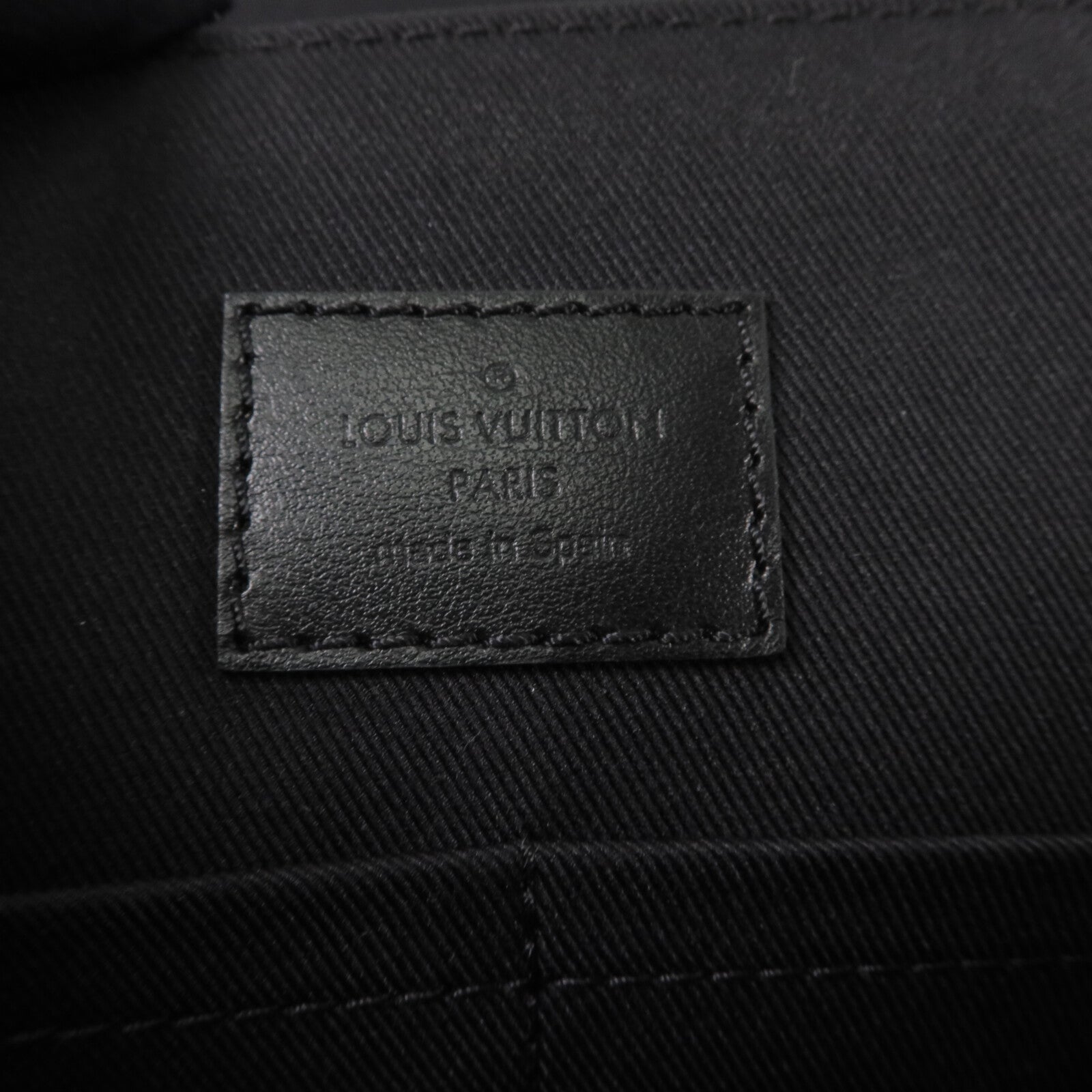 LOUIS VUITTON Monogram Eclipse Saumur Messenger肩背袋